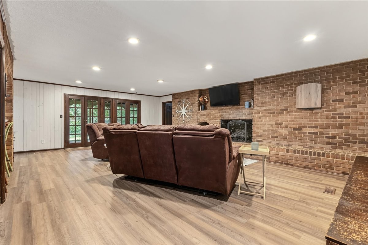 1505 Brentwood Dr Property Photo 4