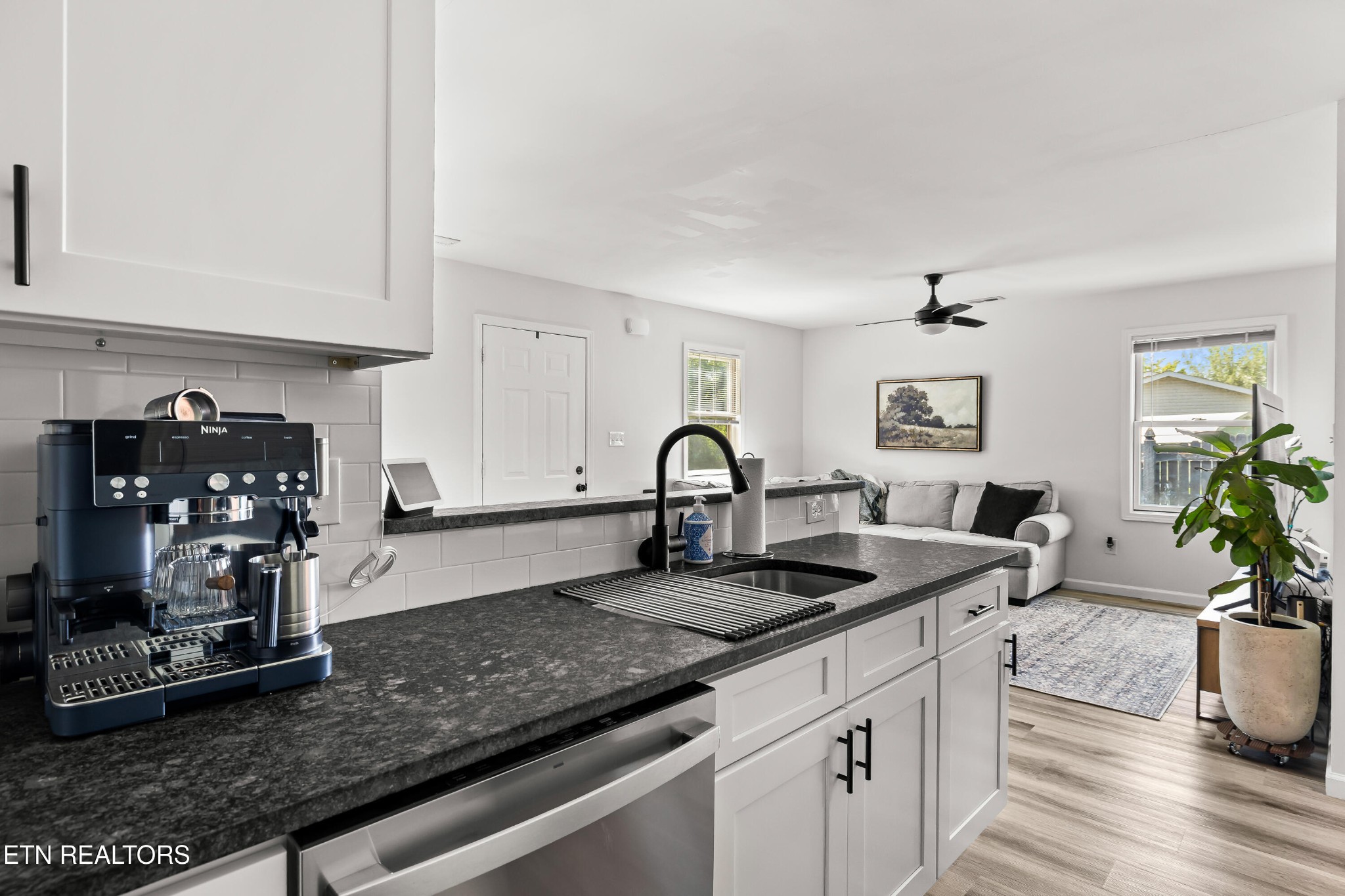 410 Harville St Property Photo 15