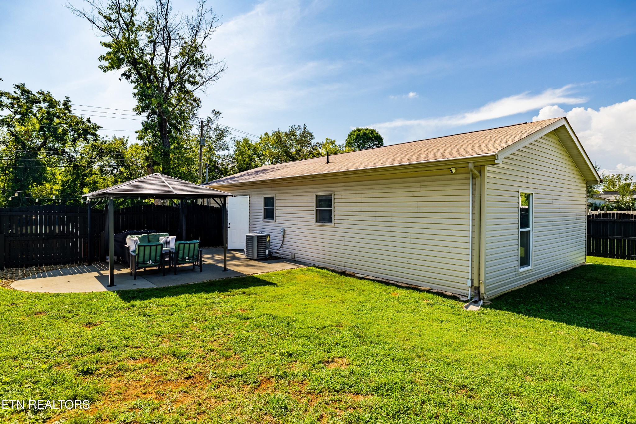 410 Harville St Property Photo 32