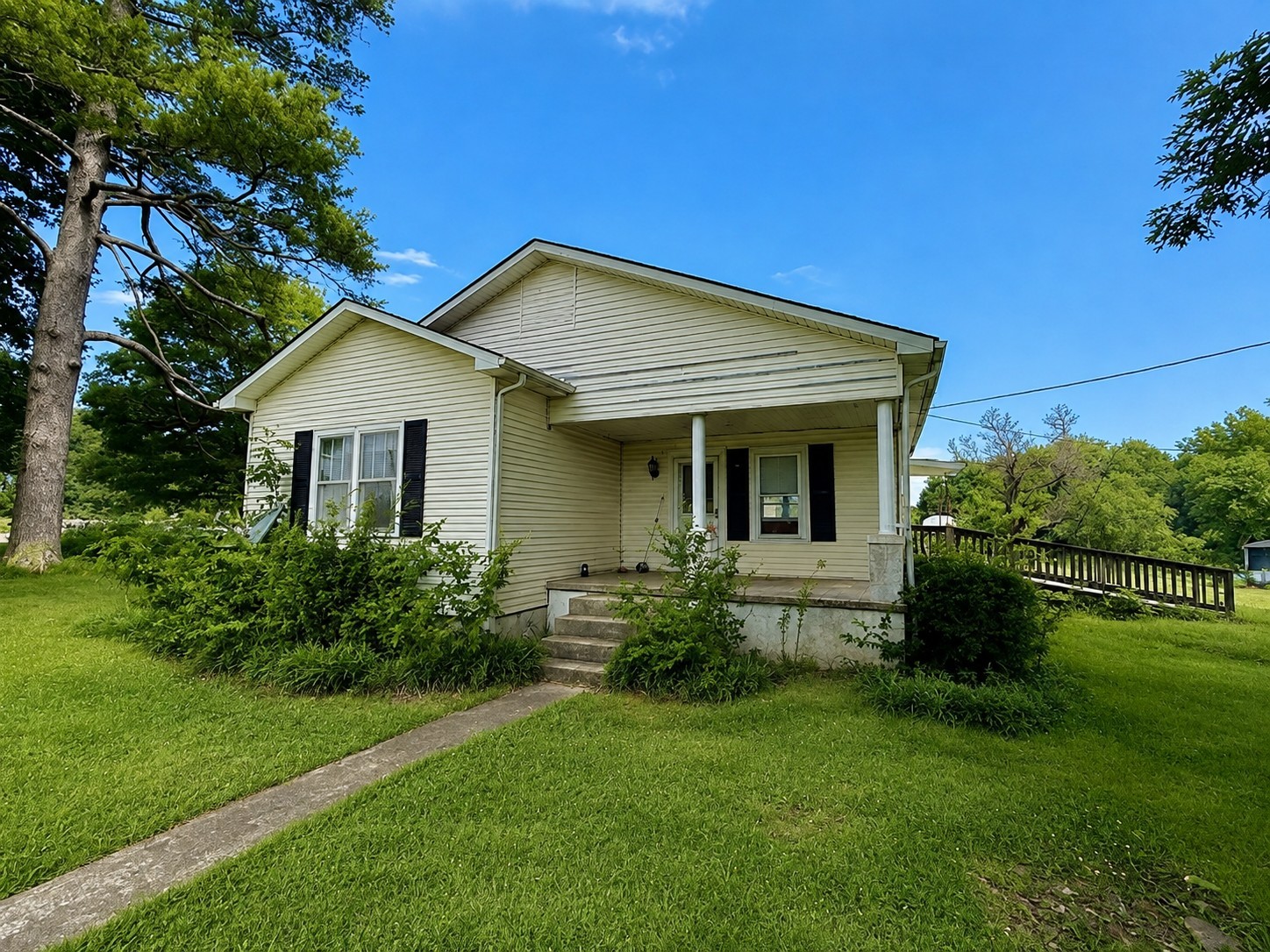 560 State Line Rd Property Photo 1