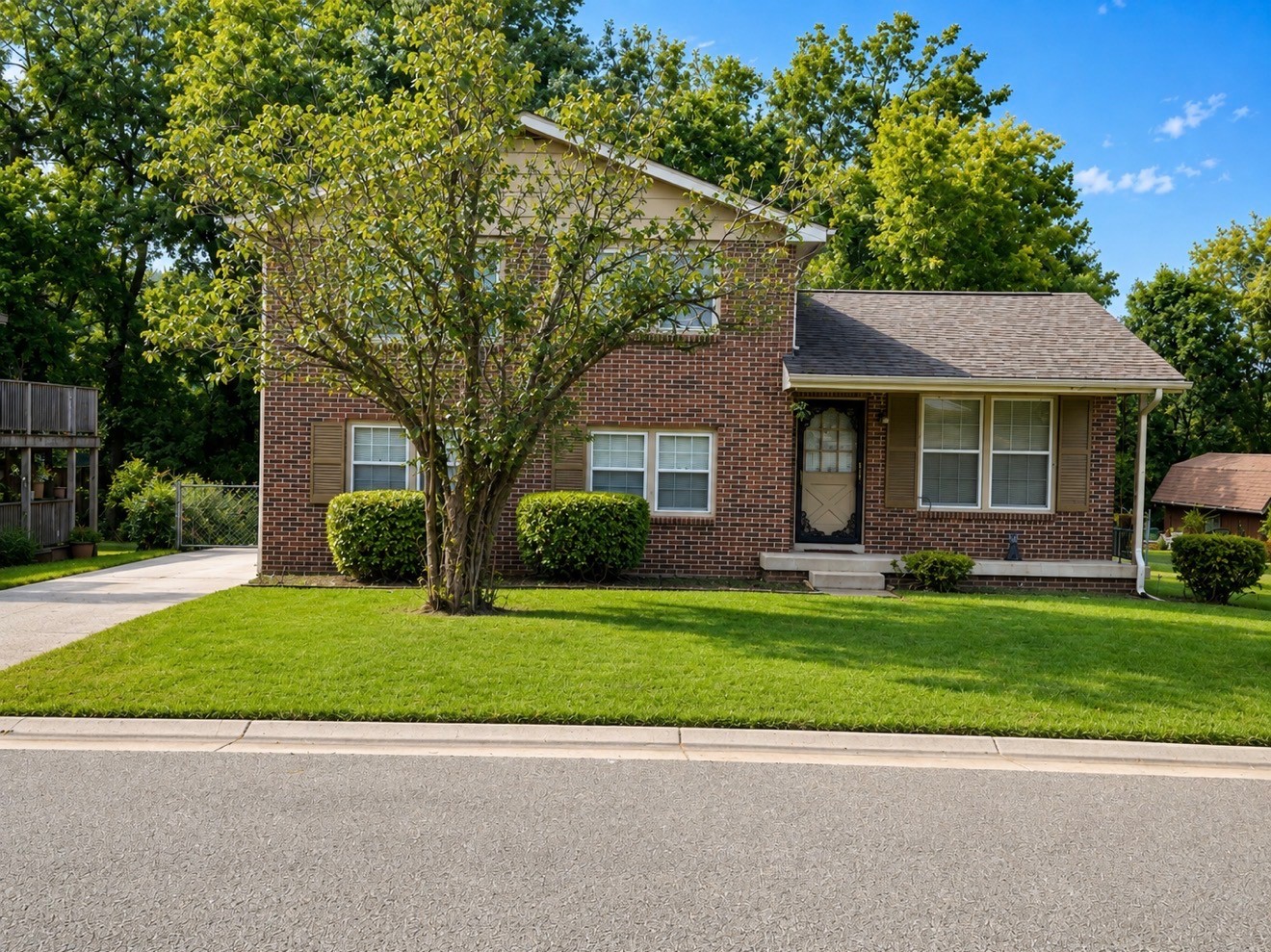 3024 Sunnyview Dr Property Photo 1