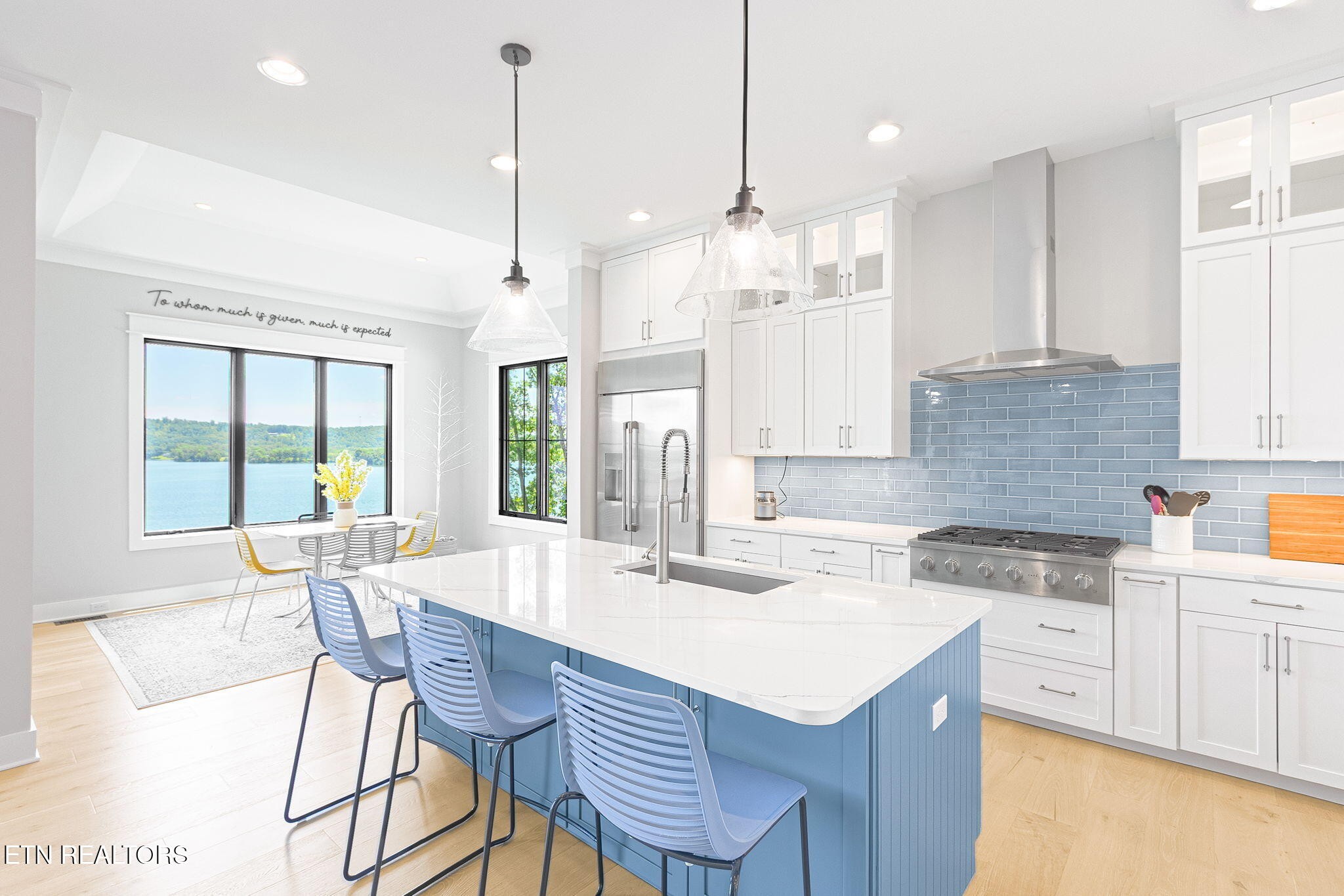 285 E Shore Drive Property Photo 4