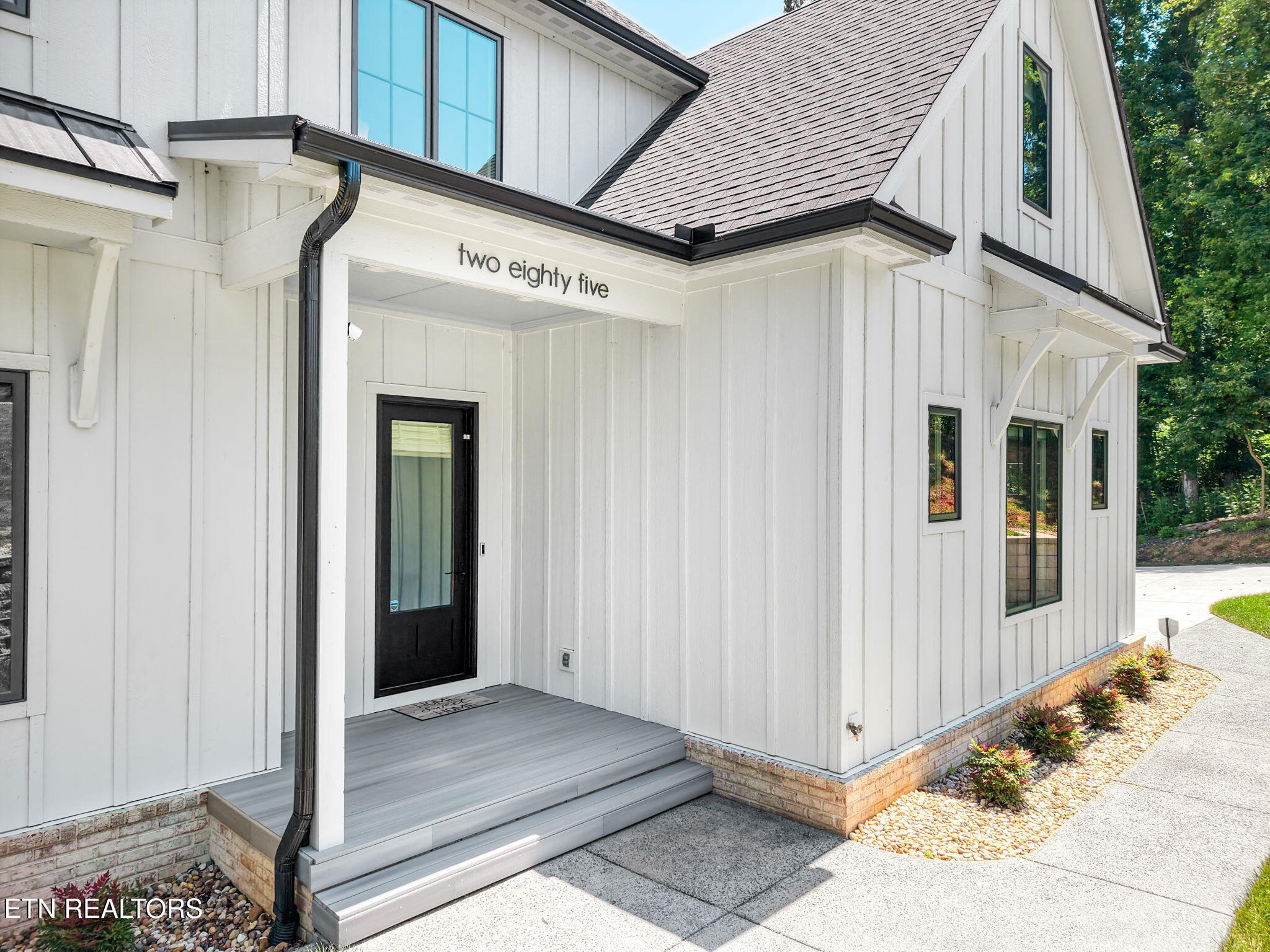 285 E Shore Drive Property Photo 5