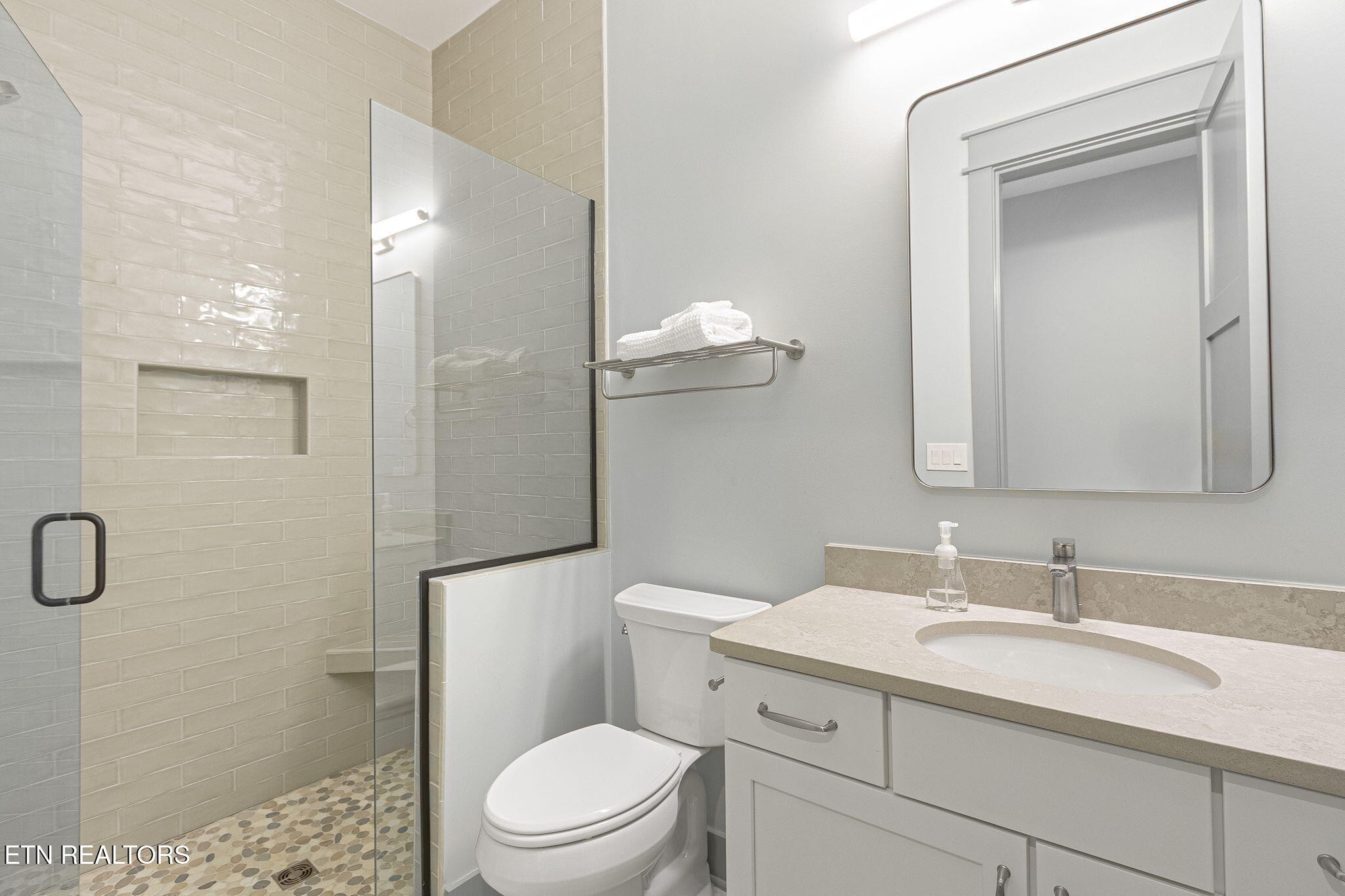 285 E Shore Drive Property Photo 33