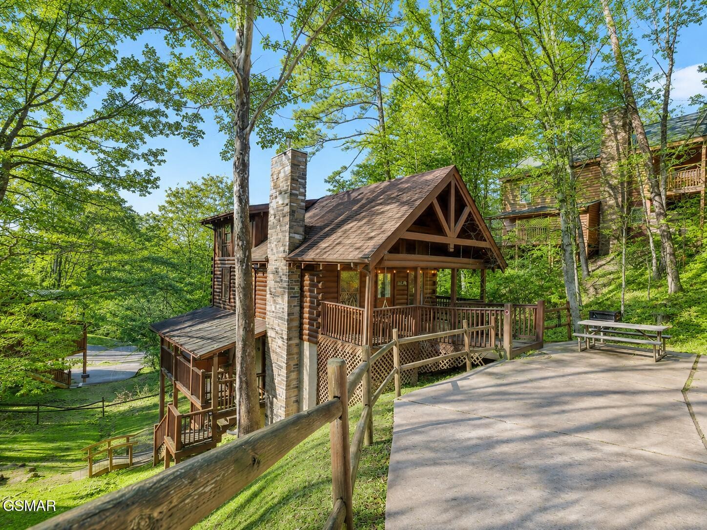952 Iron Mtn Road Property Photo 1