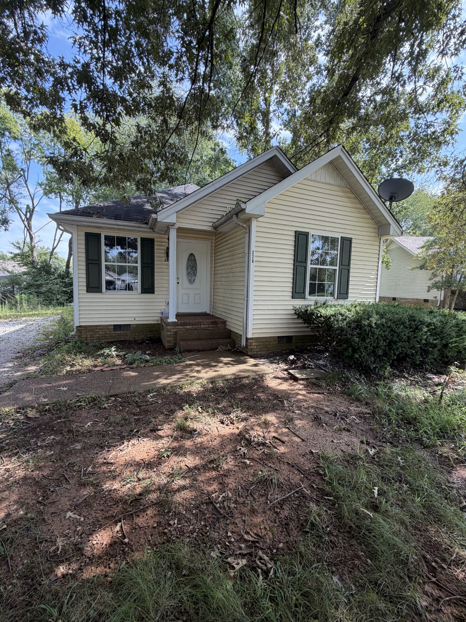 220 Bonnie Dr Property Photo 1