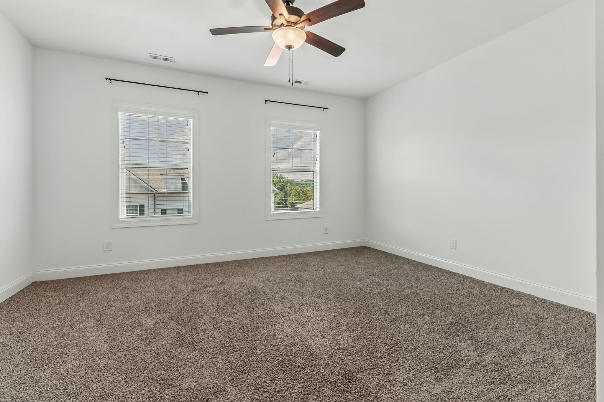 455 Portsdale Dr Property Photo 21