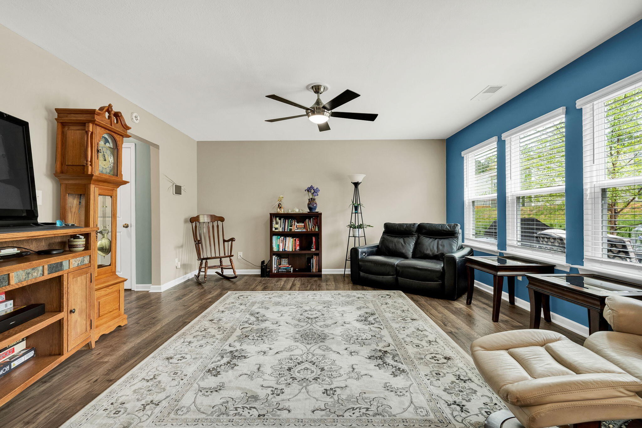 3350 Serenity Drive, Ne Property Photo 3