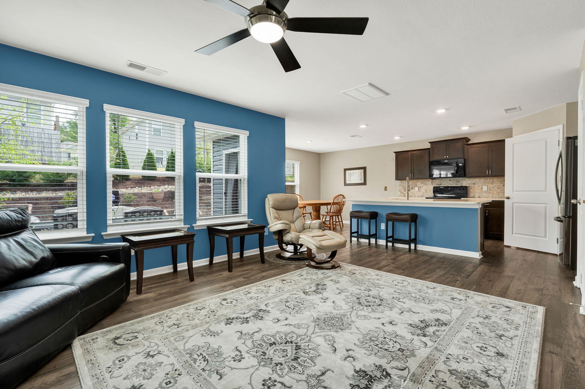 3350 Serenity Drive, Ne Property Photo 5