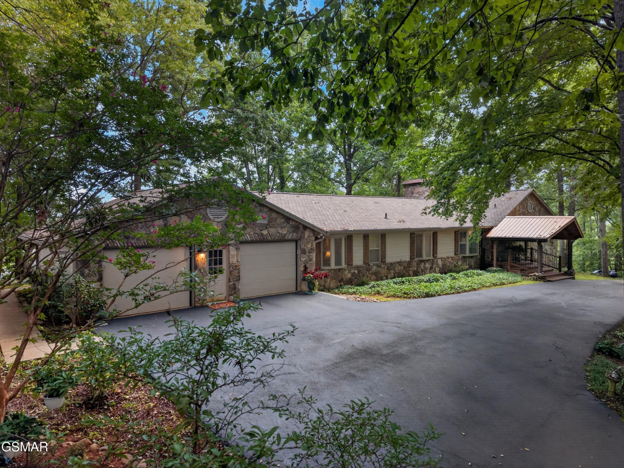 1290 Hickory Hills Road Property Photo 1