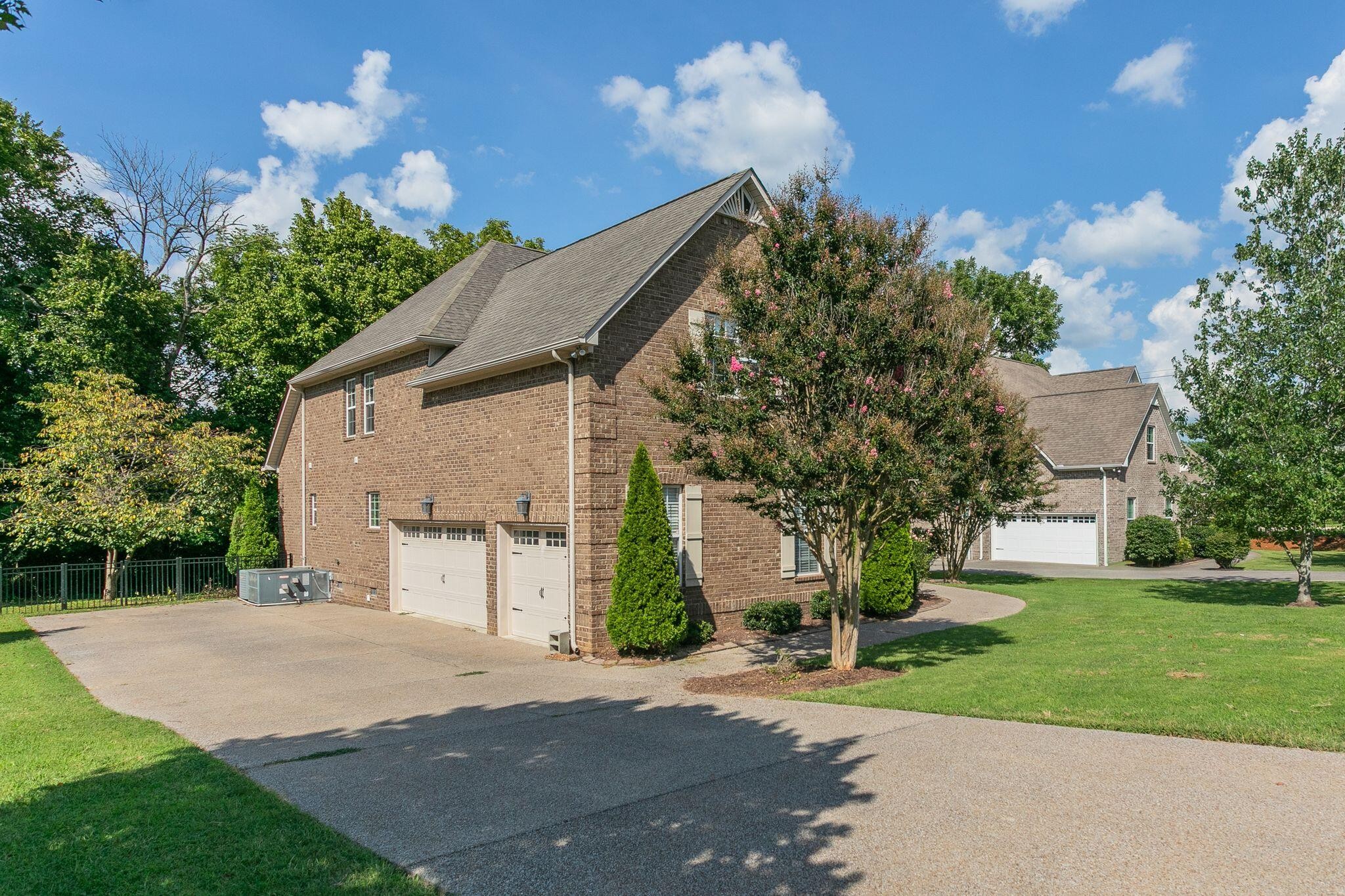 1002 Glessner Dr Property Photo 2
