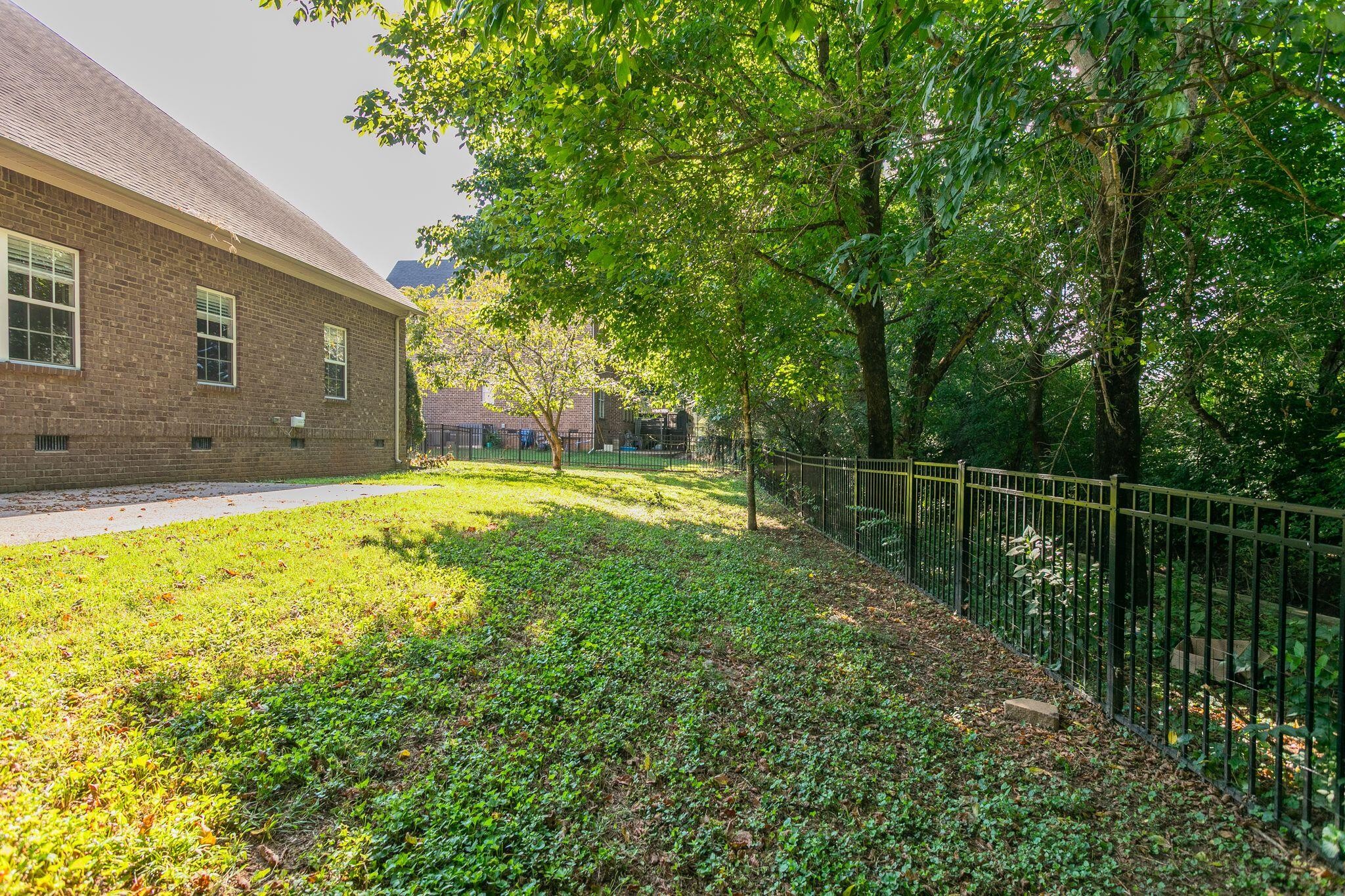 1002 Glessner Dr Property Photo 25