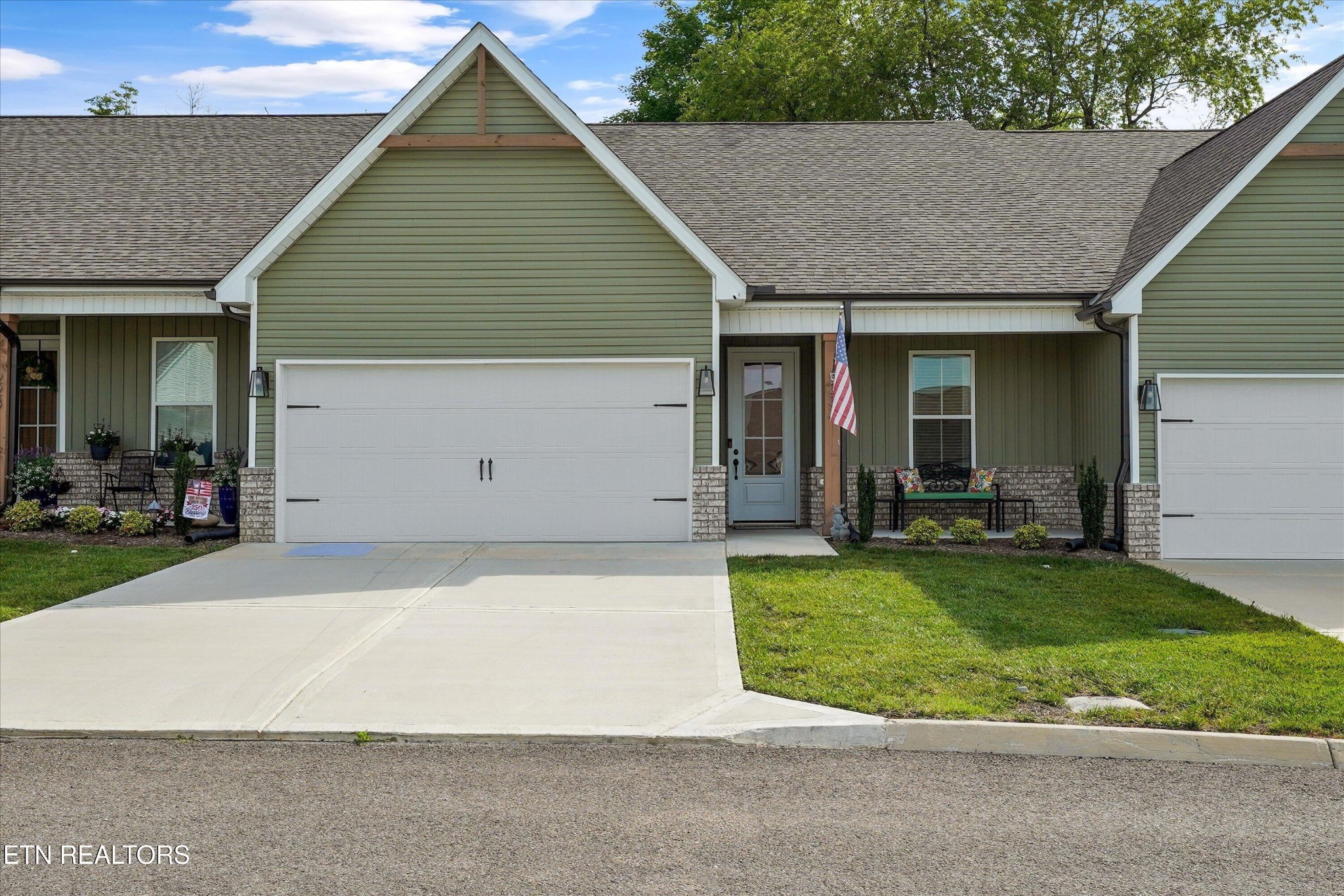 233 Elise Way Property Photo 1