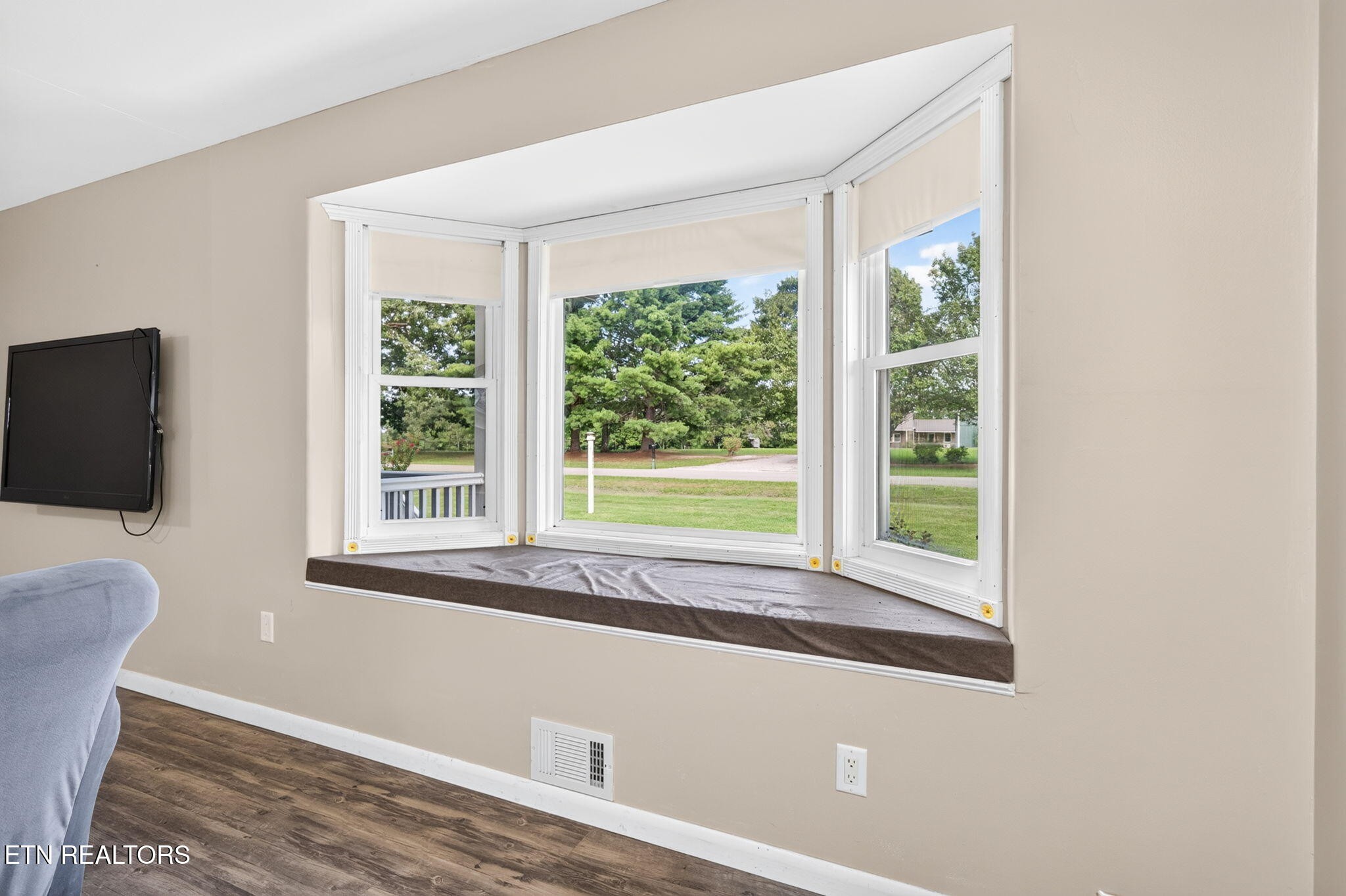 1024 Fira Ashburn Rd Property Photo 11