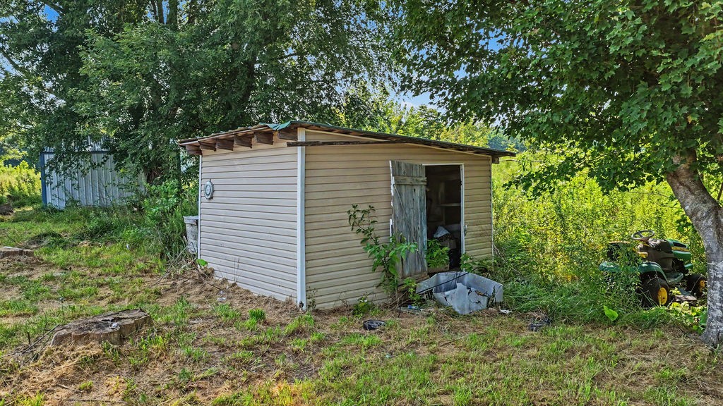 27 Clark School Rd Property Photo 4