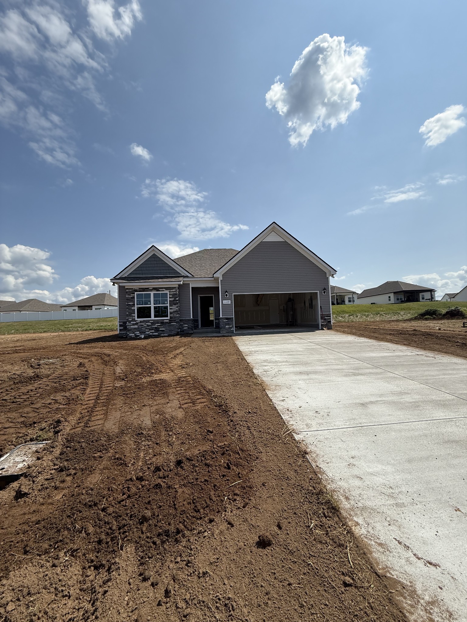 733 Creekbend Ln Property Photo 1