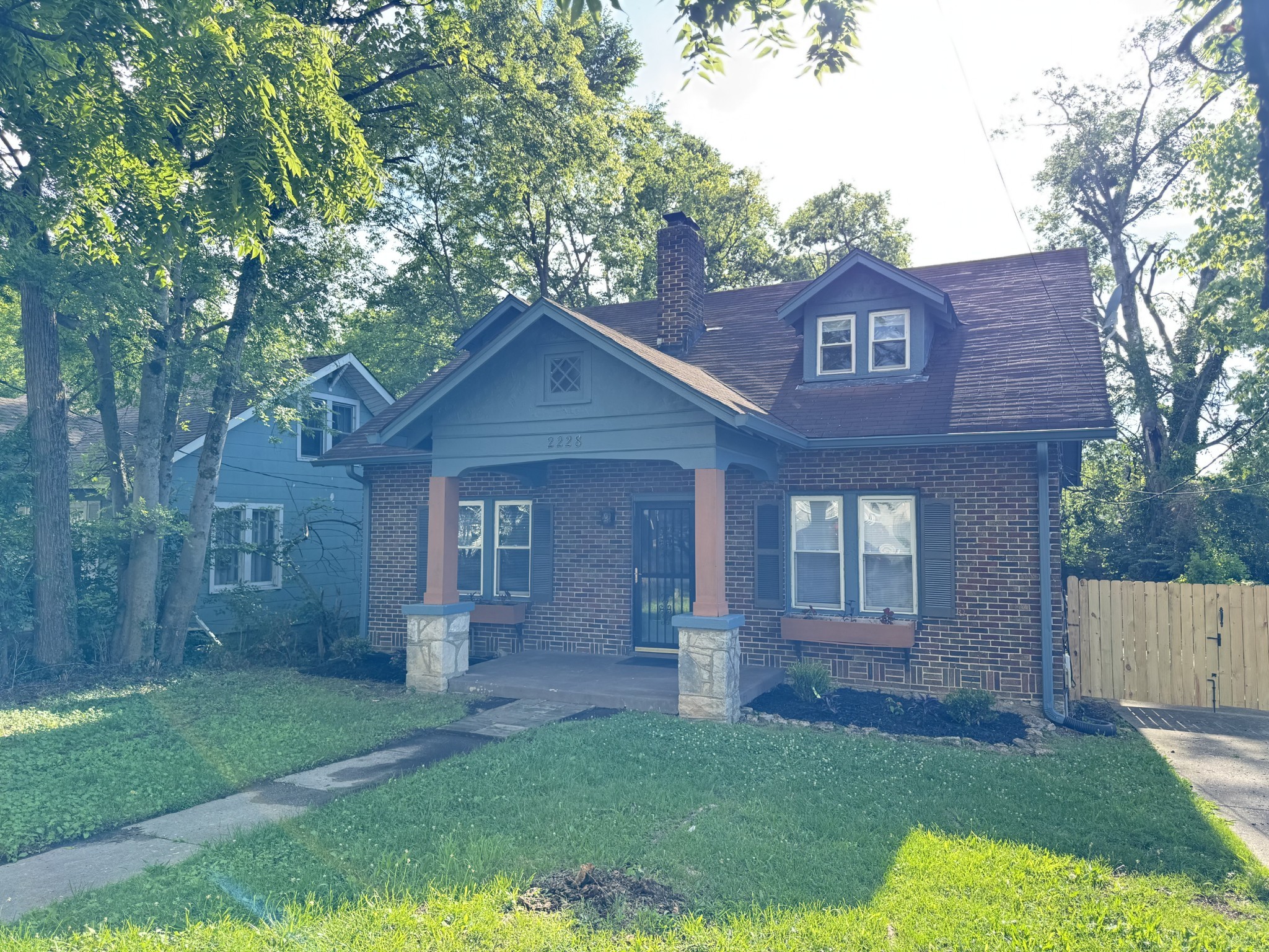 2228 Scott Ave Property Photo 1