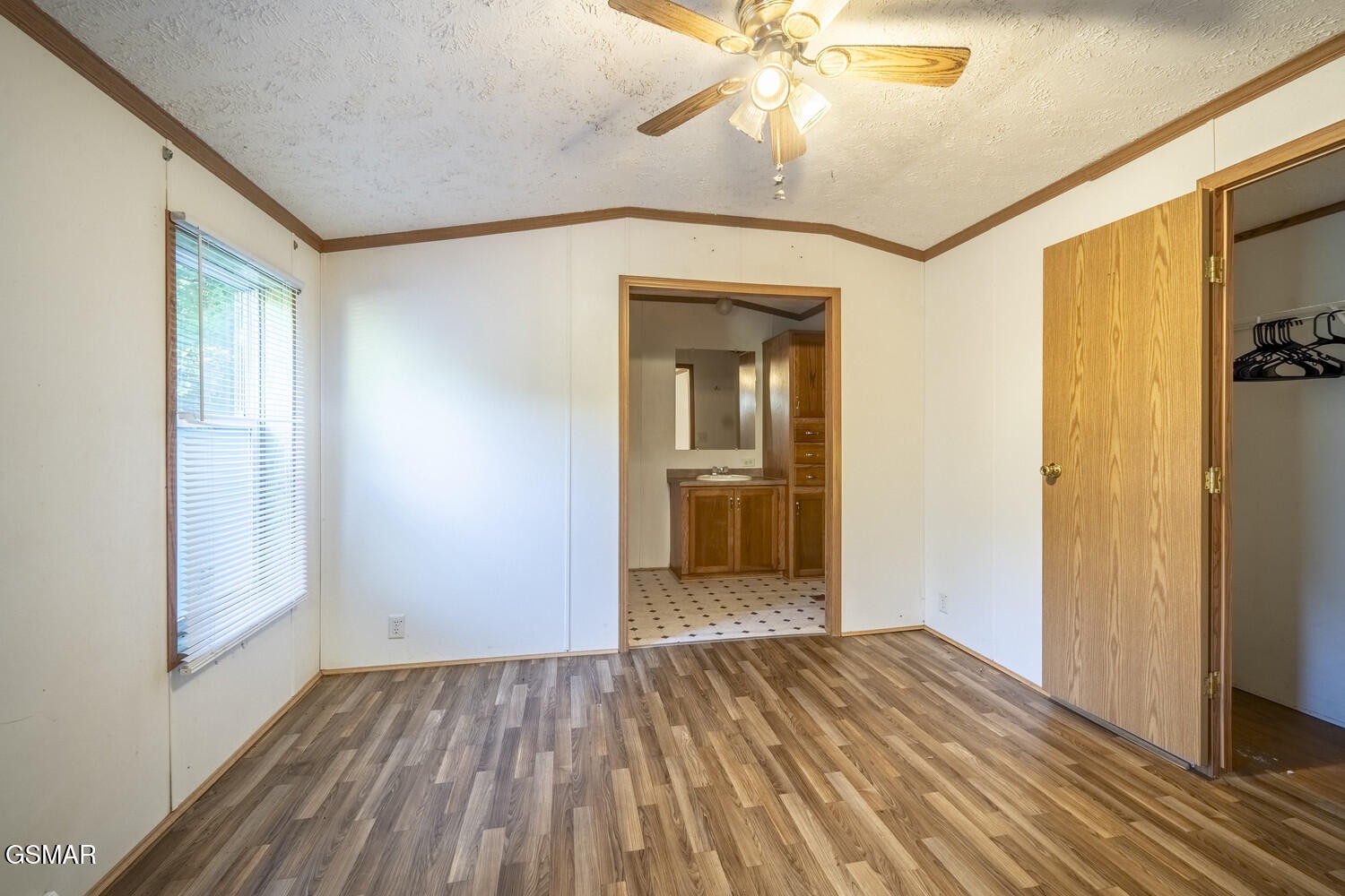 463 Lovers Lane Property Photo 26