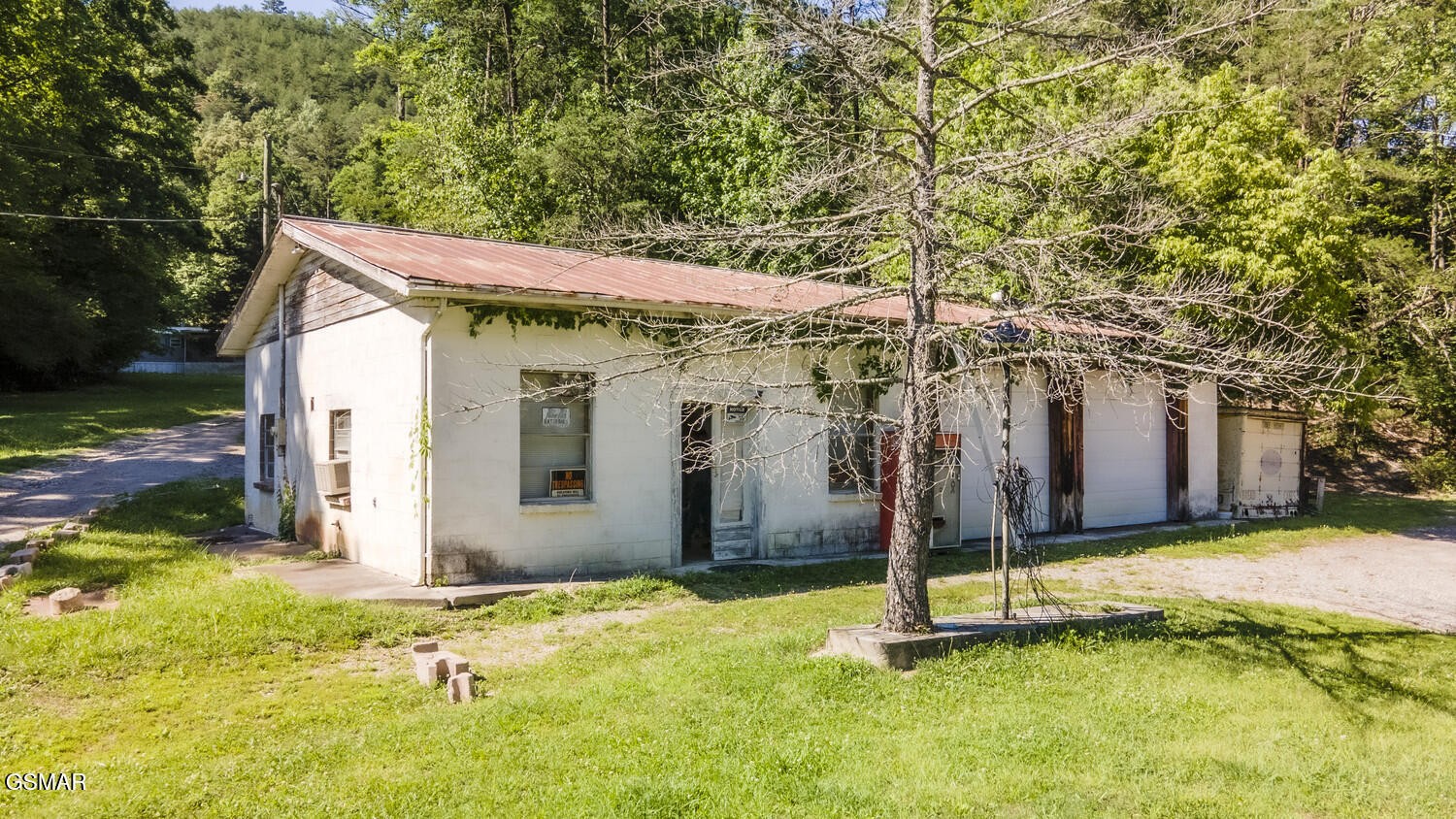 463 Lovers Lane Property Photo 33