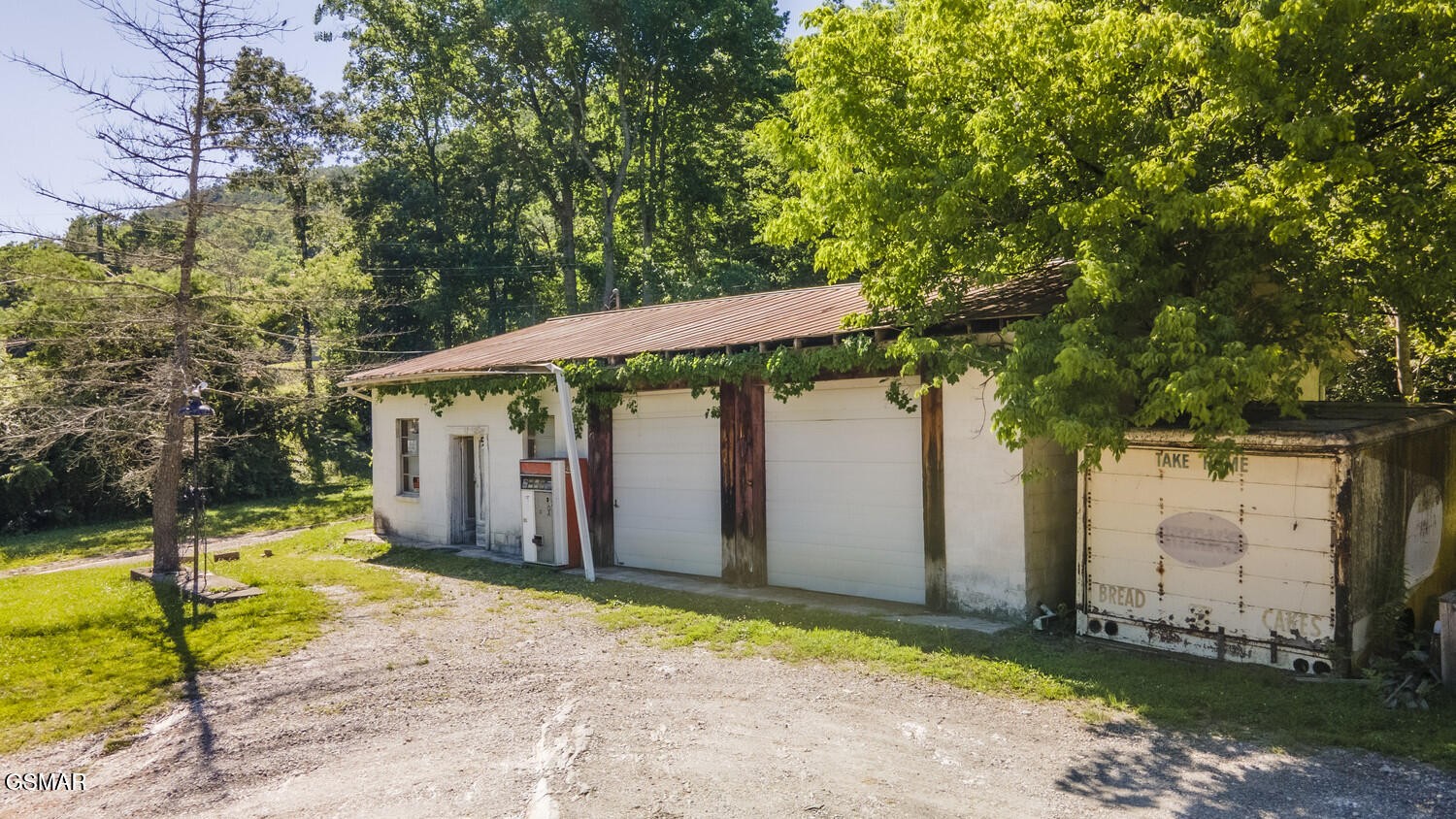 463 Lovers Lane Property Photo 34