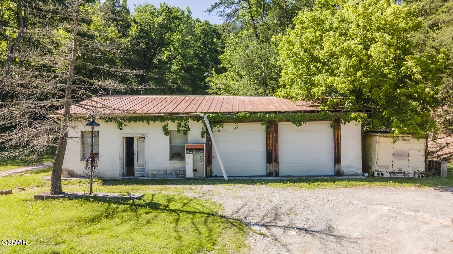 463 Lovers Lane Property Photo 35