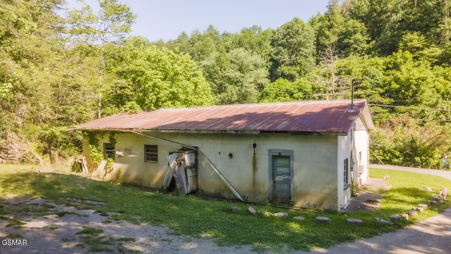 463 Lovers Lane Property Photo 36