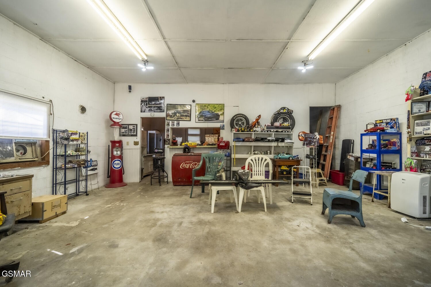 463 Lovers Lane Property Photo 37
