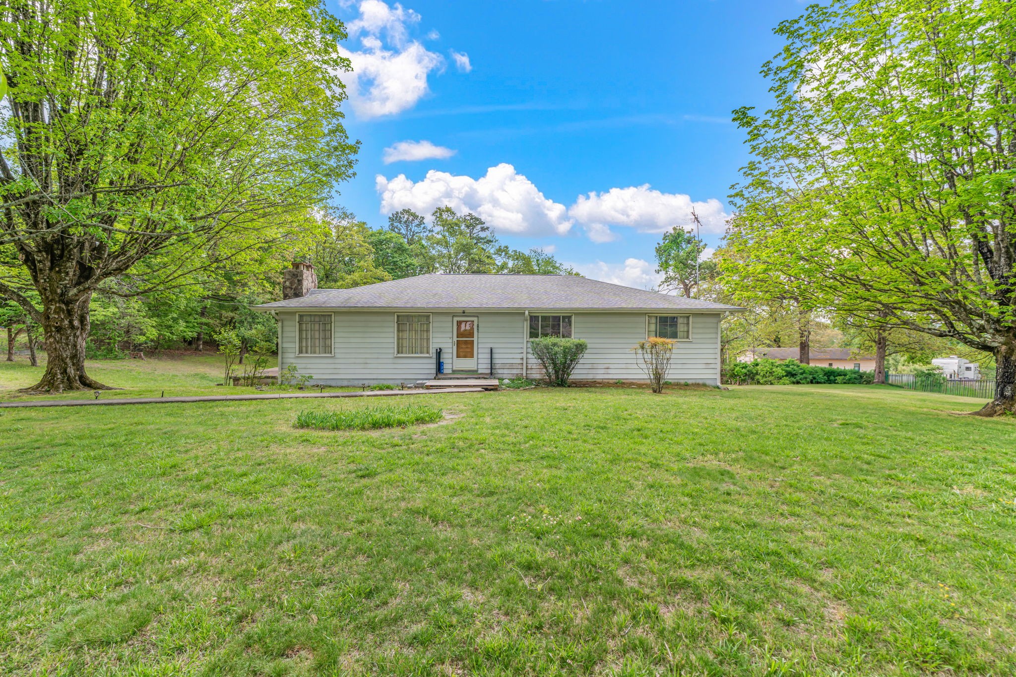 126 Hicks Ln Property Photo 1
