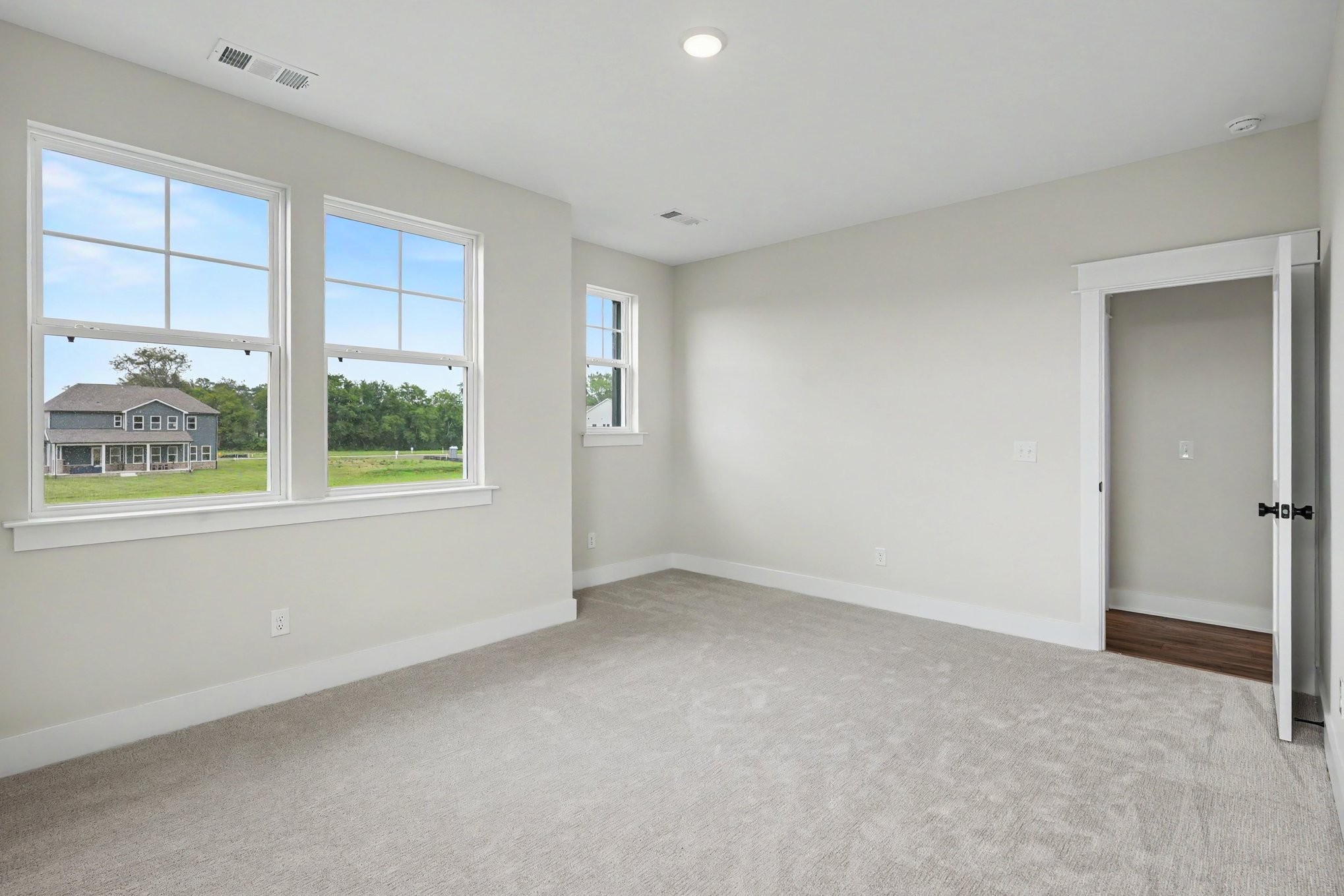 2911 Chetco Way Property Photo 36
