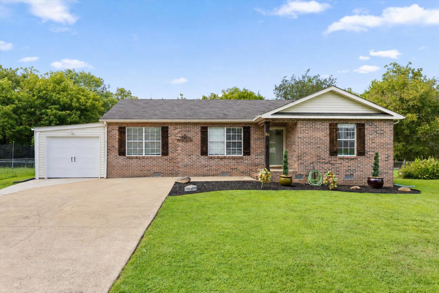 2660 Rogers Drive, Se Property Photo 1