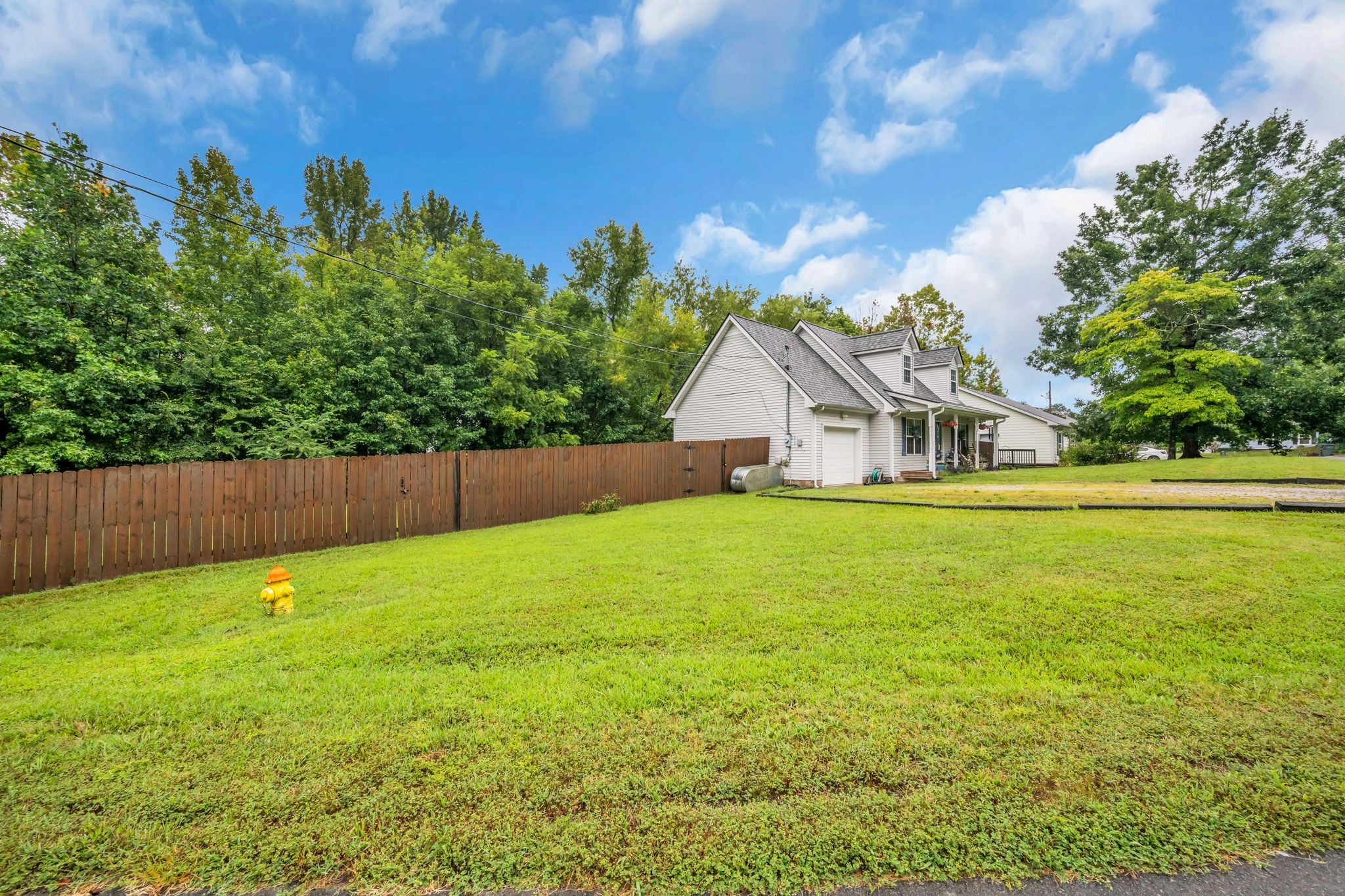 126 Silver Leaf Cir Property Photo 4