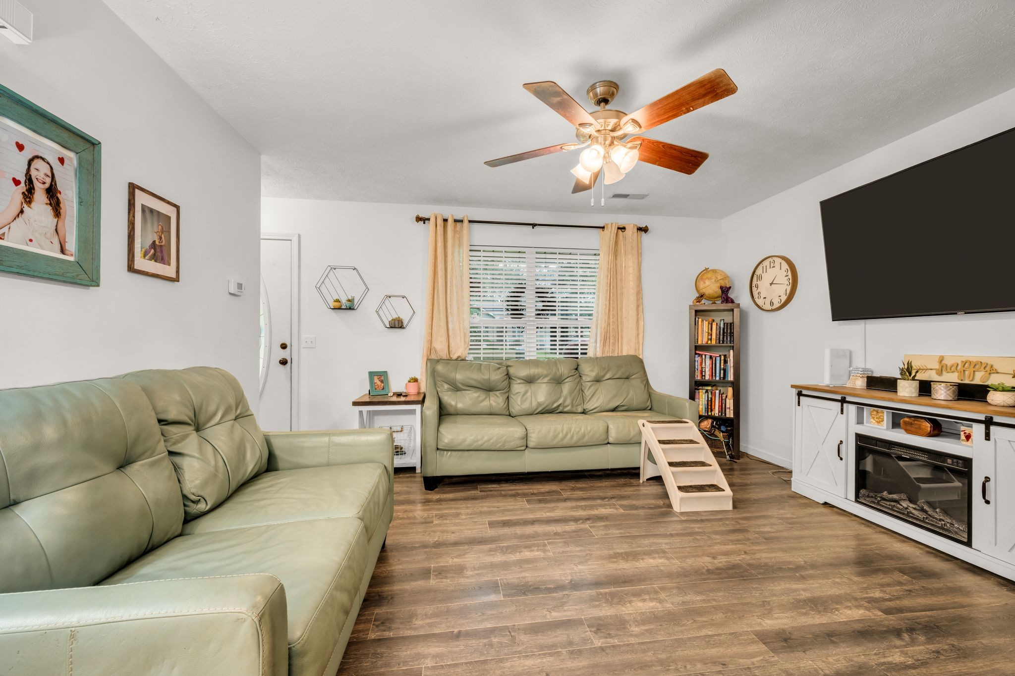 126 Silver Leaf Cir Property Photo 6