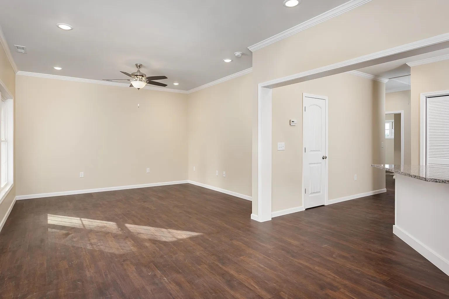 529 Howell St Property Photo 5