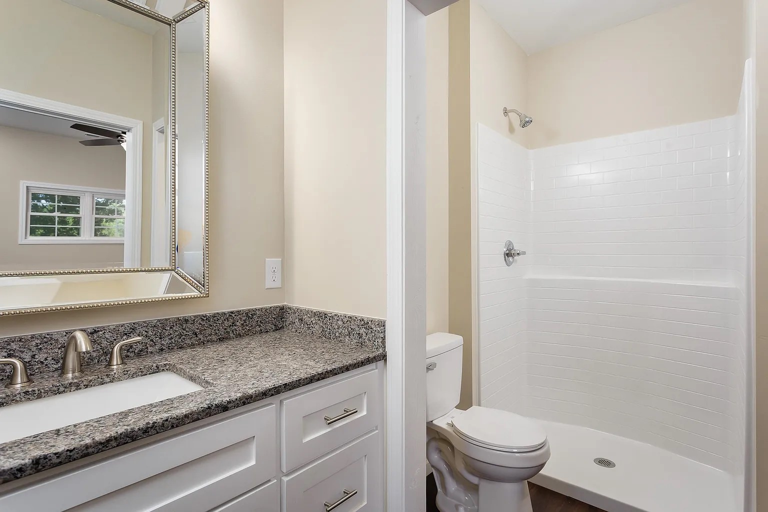 529 Howell St Property Photo 16