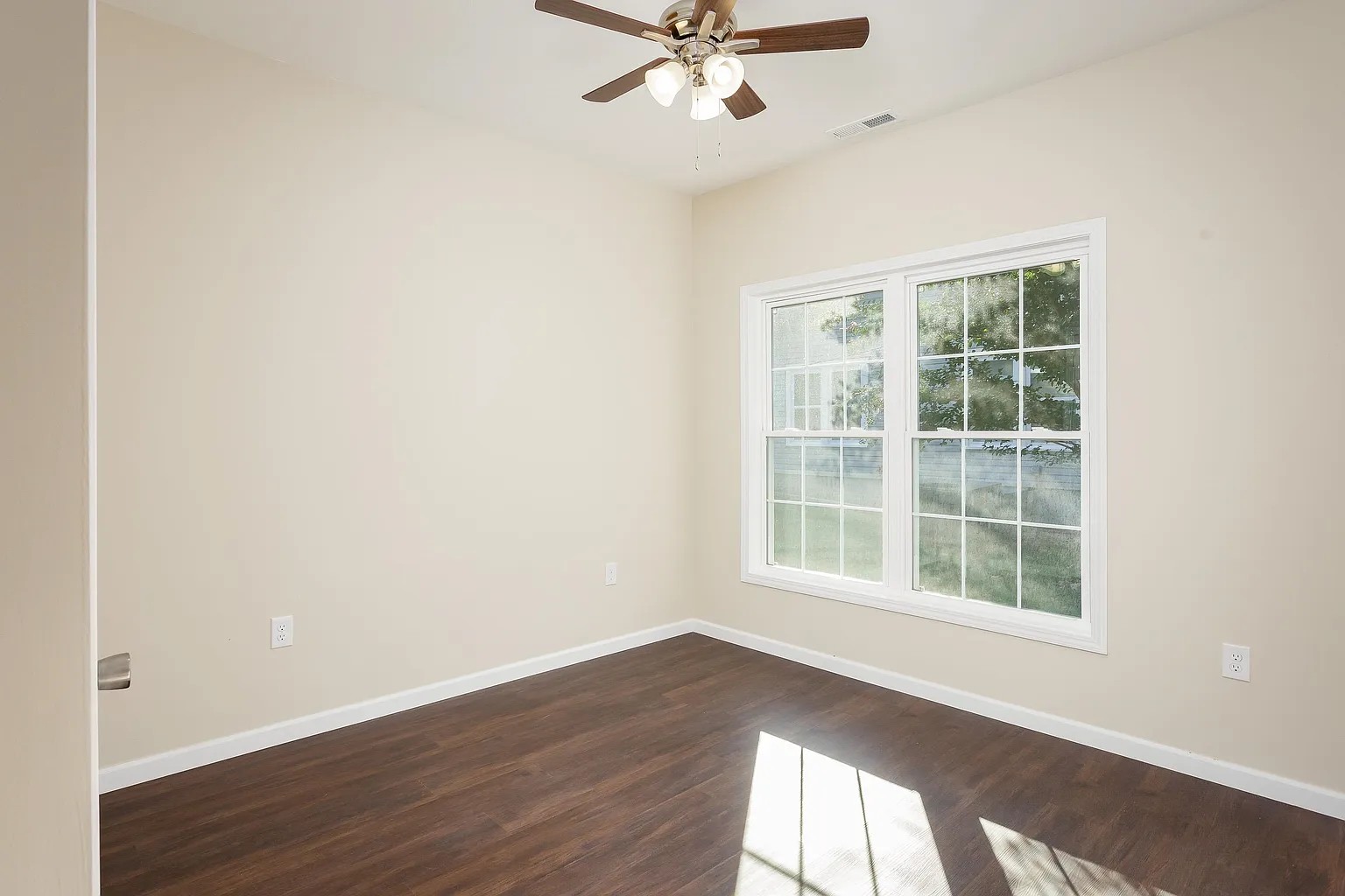 529 Howell St Property Photo 21