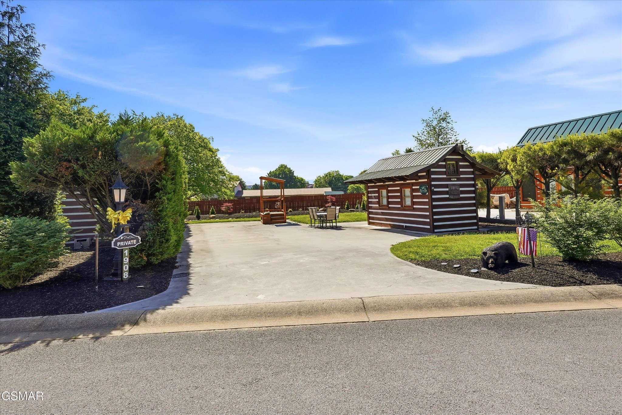 1908 Lizi Loop Way Property Photo 2