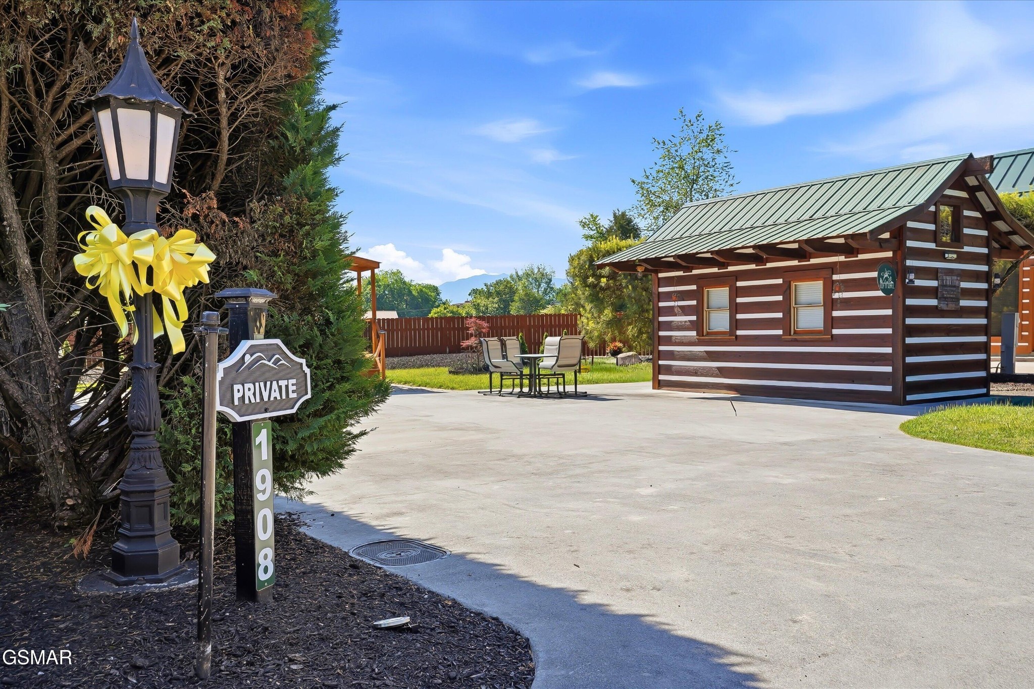 1908 Lizi Loop Way Property Photo 3