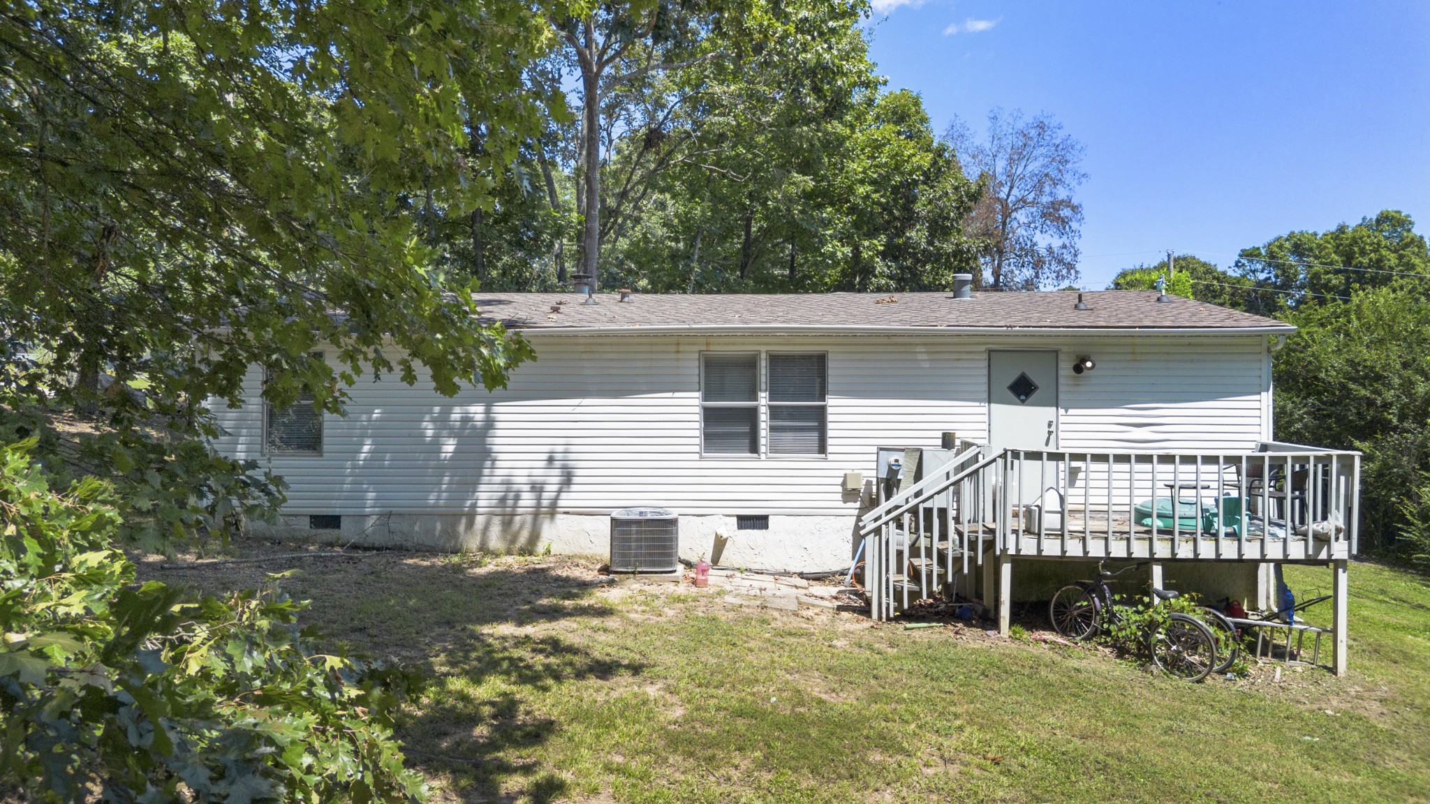 210 W Meadows Ln, Ne Property Photo 9