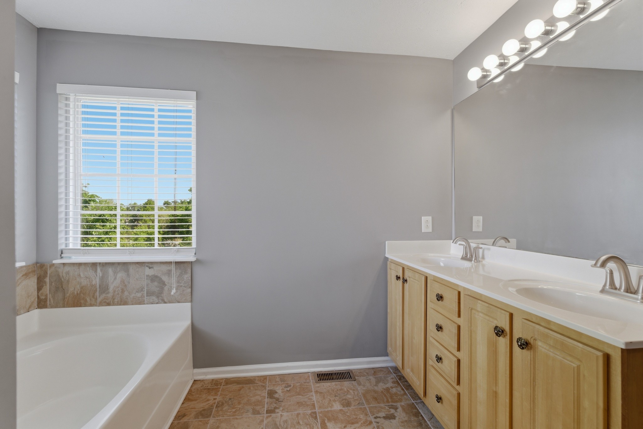 2733 Welshcrest Dr Property Photo 23