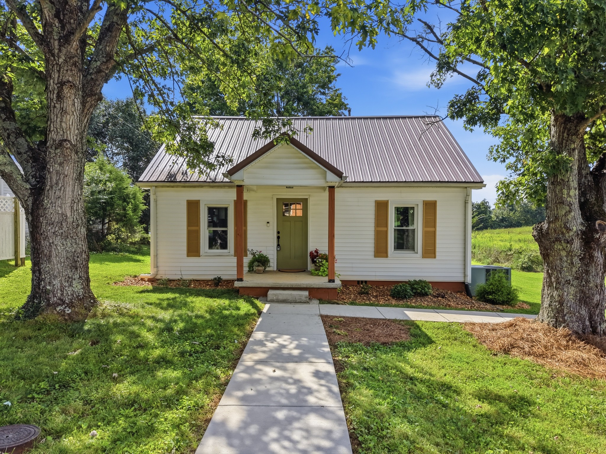 206 Slash Ln Property Photo 1