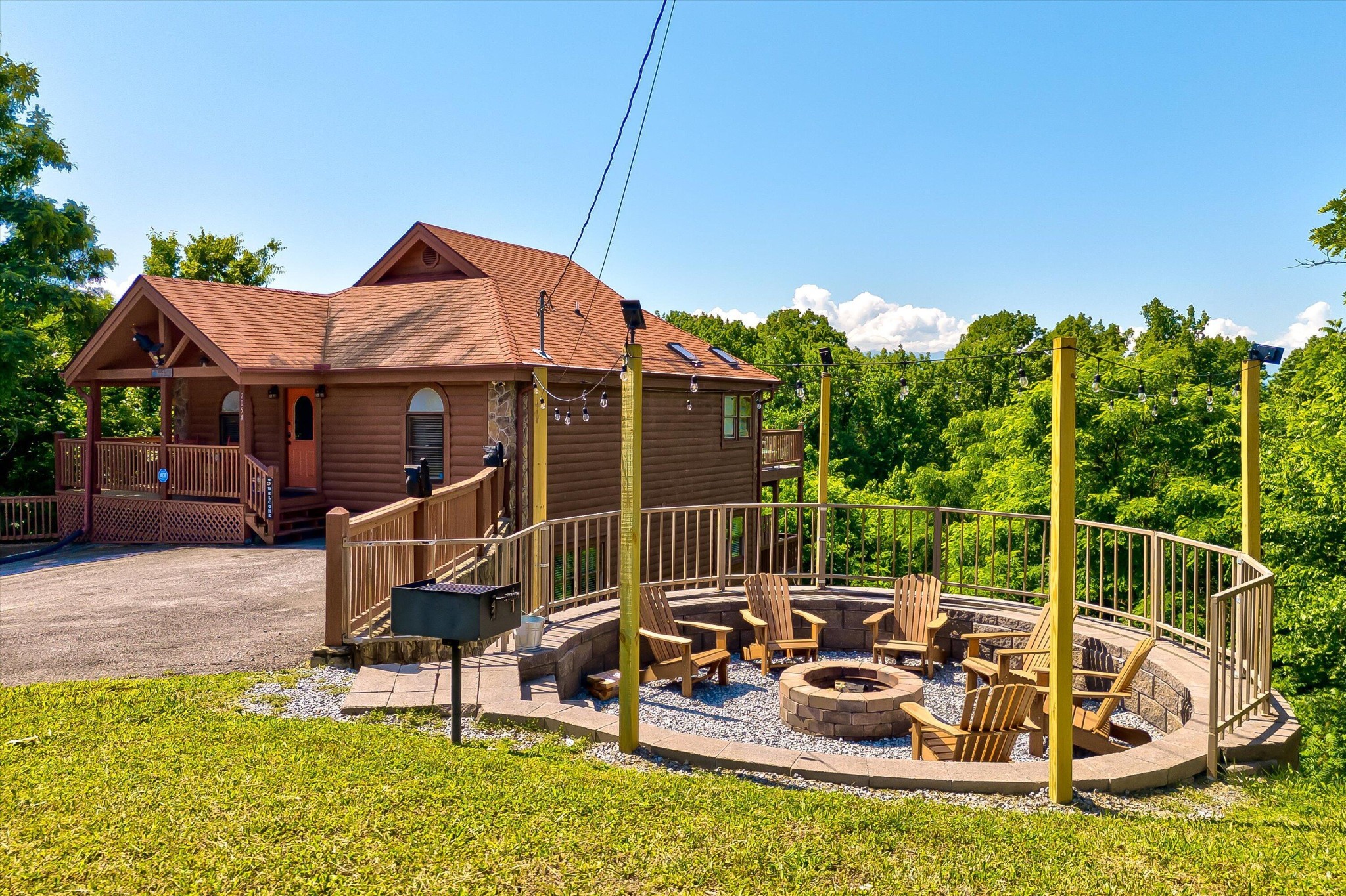 2054 Oakmont Drive Property Photo 1