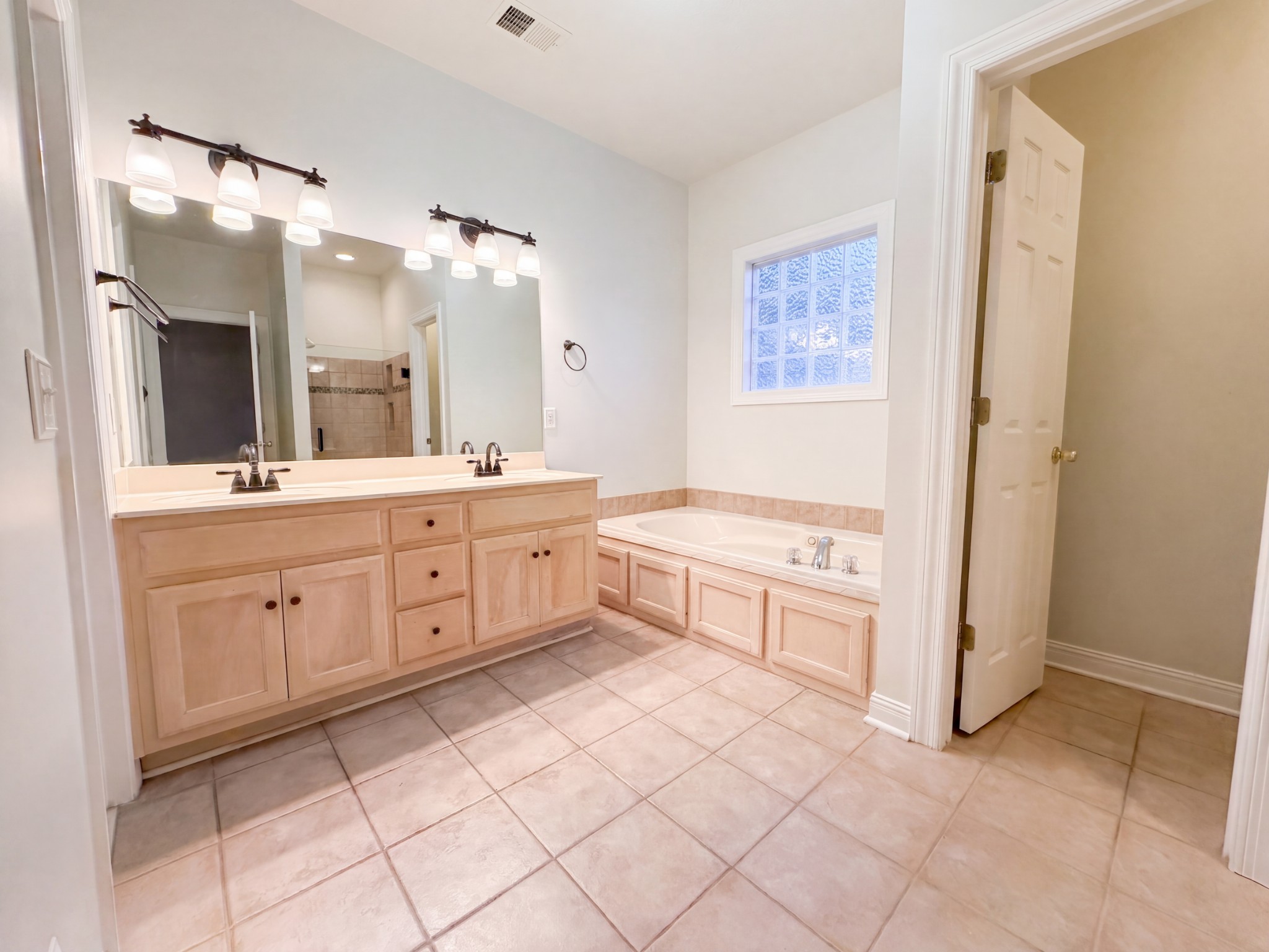 101 Wyncrest Commons Ct Property Photo 15
