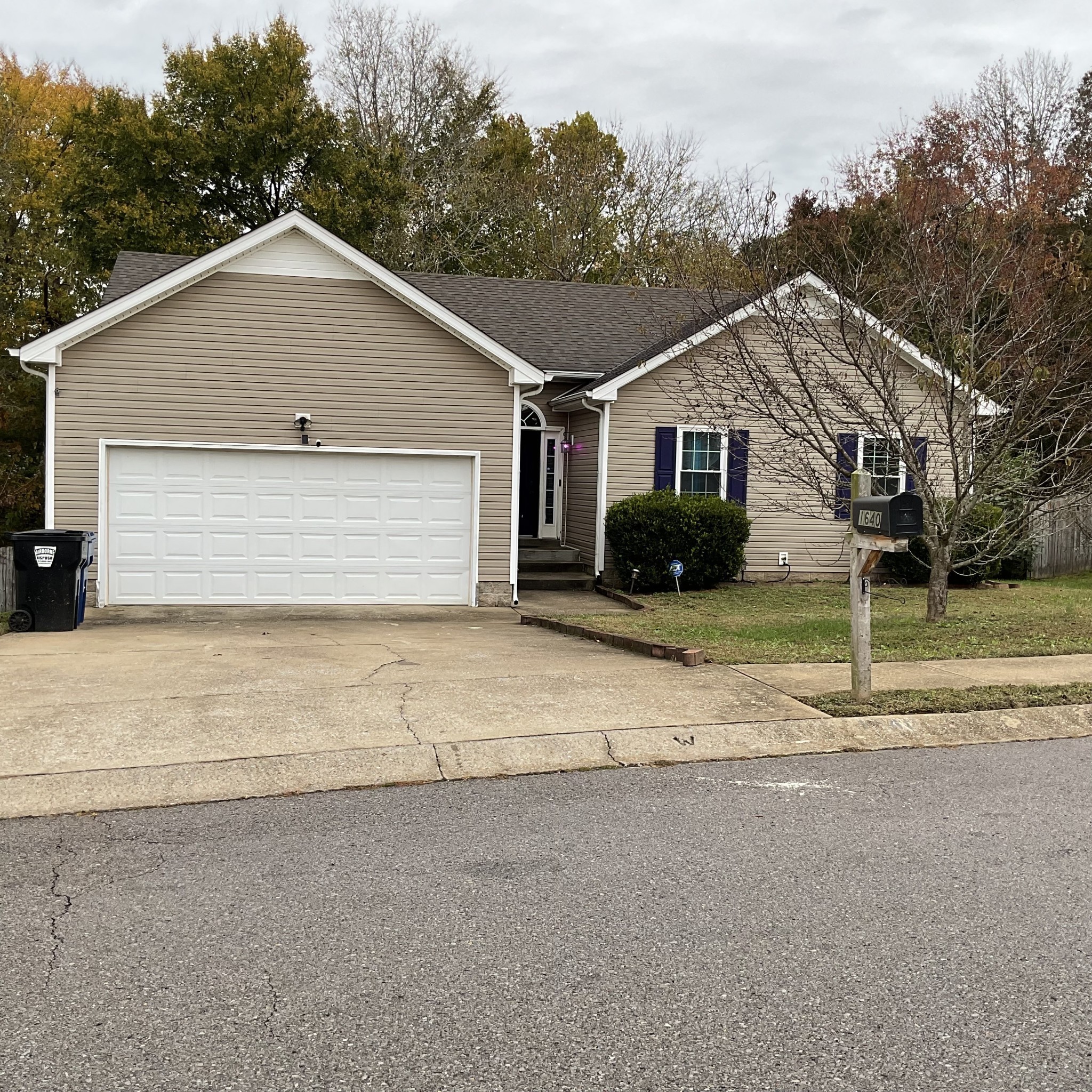 1640 Broad Cir Property Photo 1