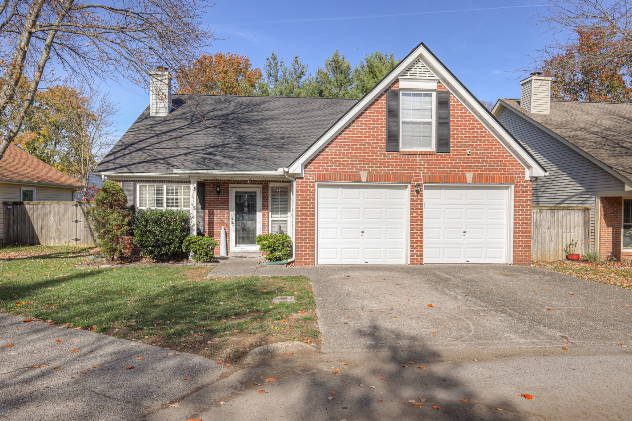 418 Newbary Ct Property Photo 1