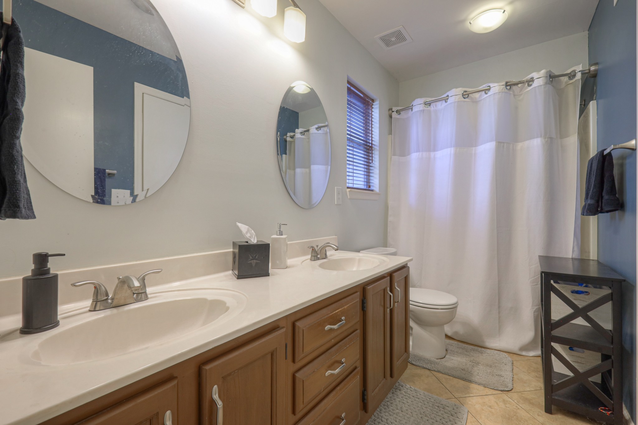 418 Newbary Ct Property Photo 14