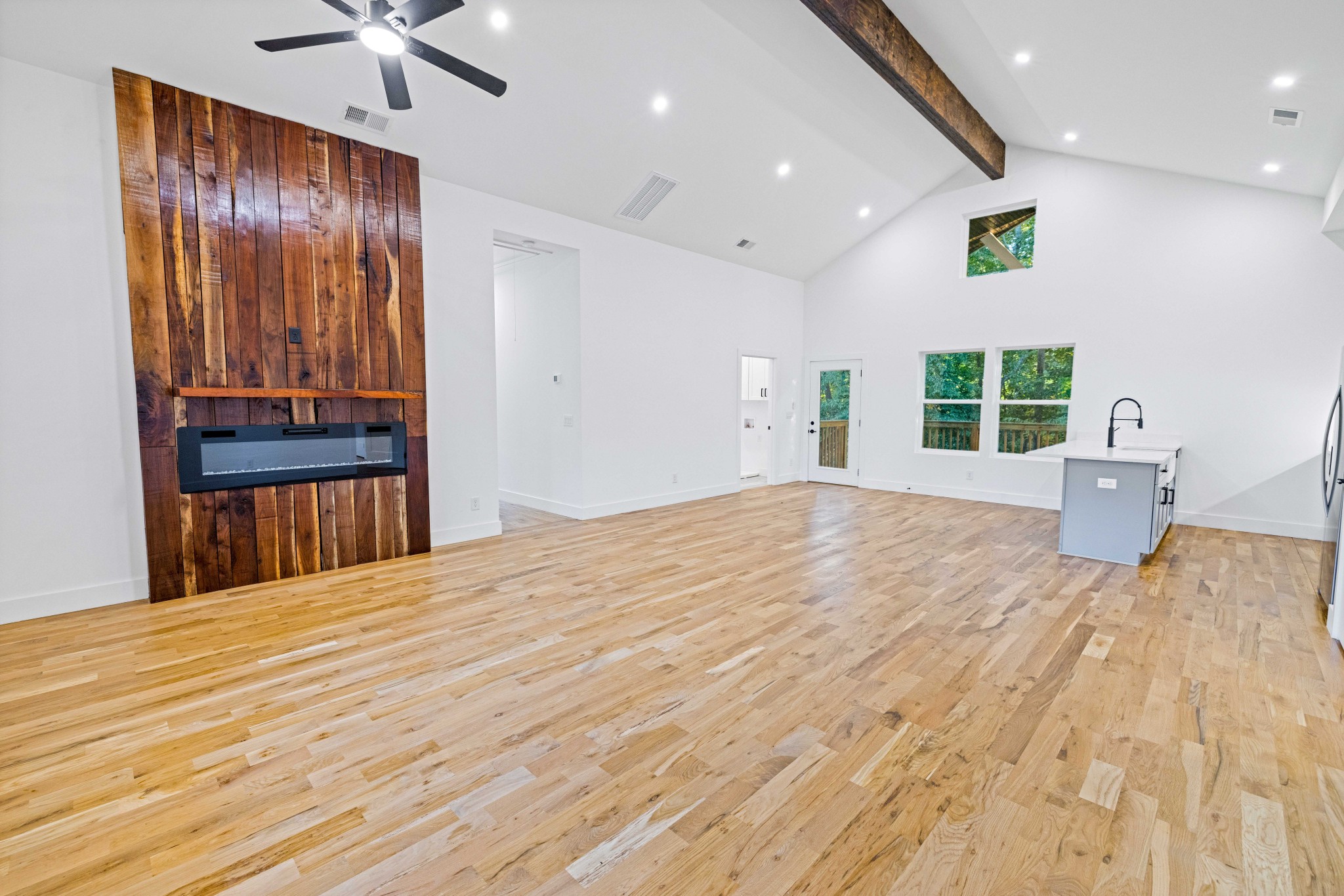 84 Devils Backbone Ln Property Photo 4