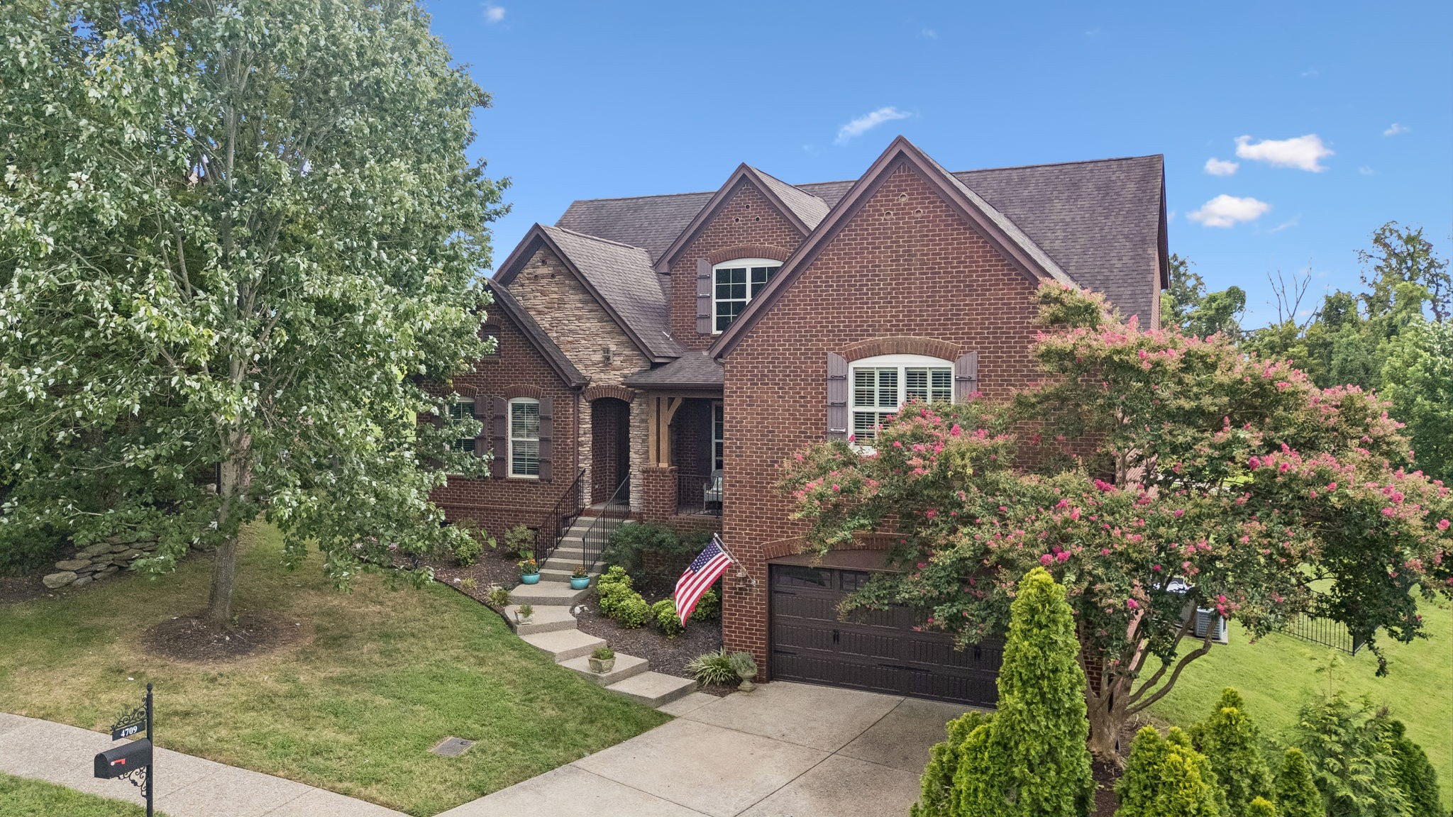 4709 Medalist Cir Property Photo 4