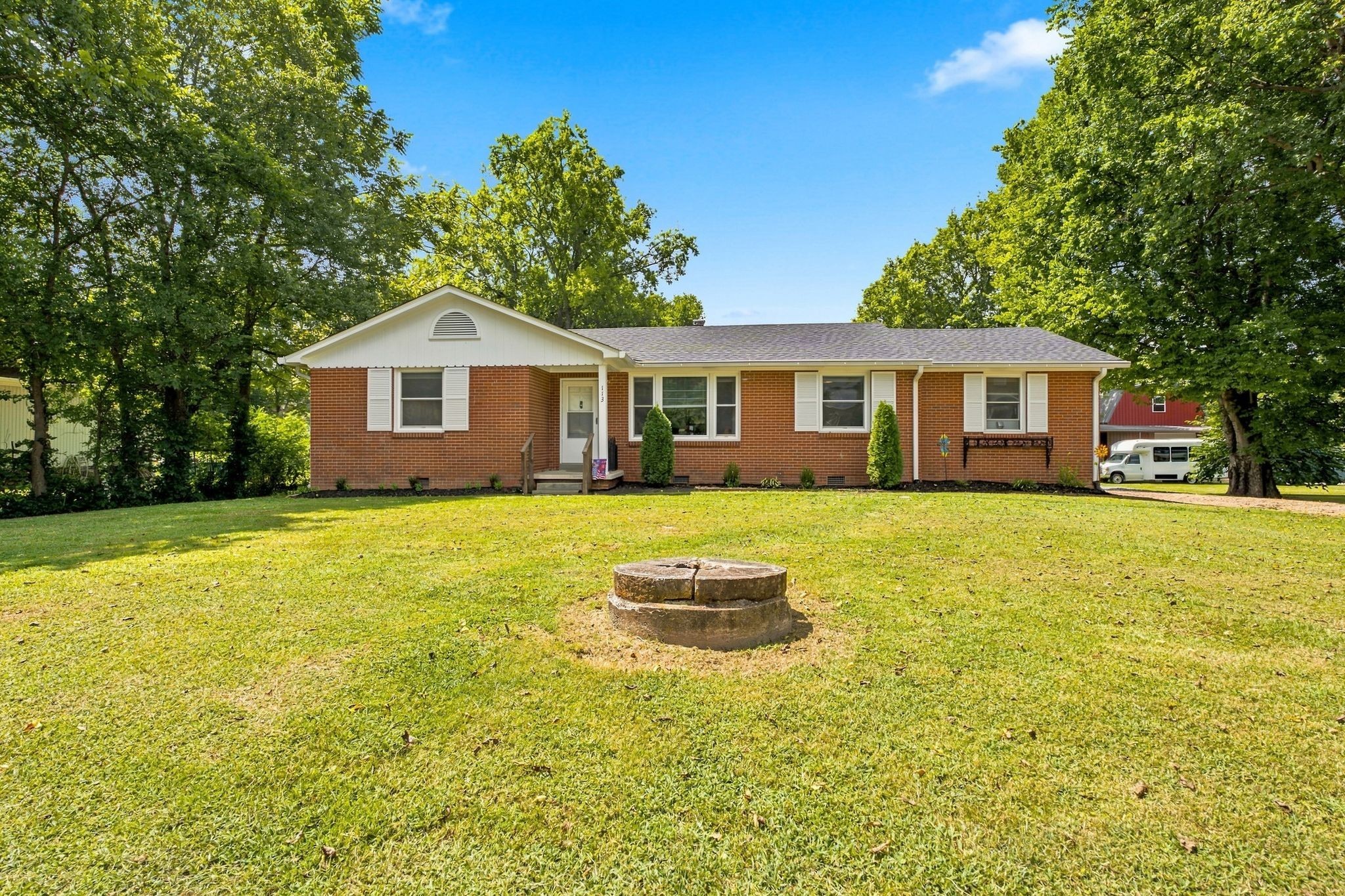 113 Sunset Dr Property Photo 1