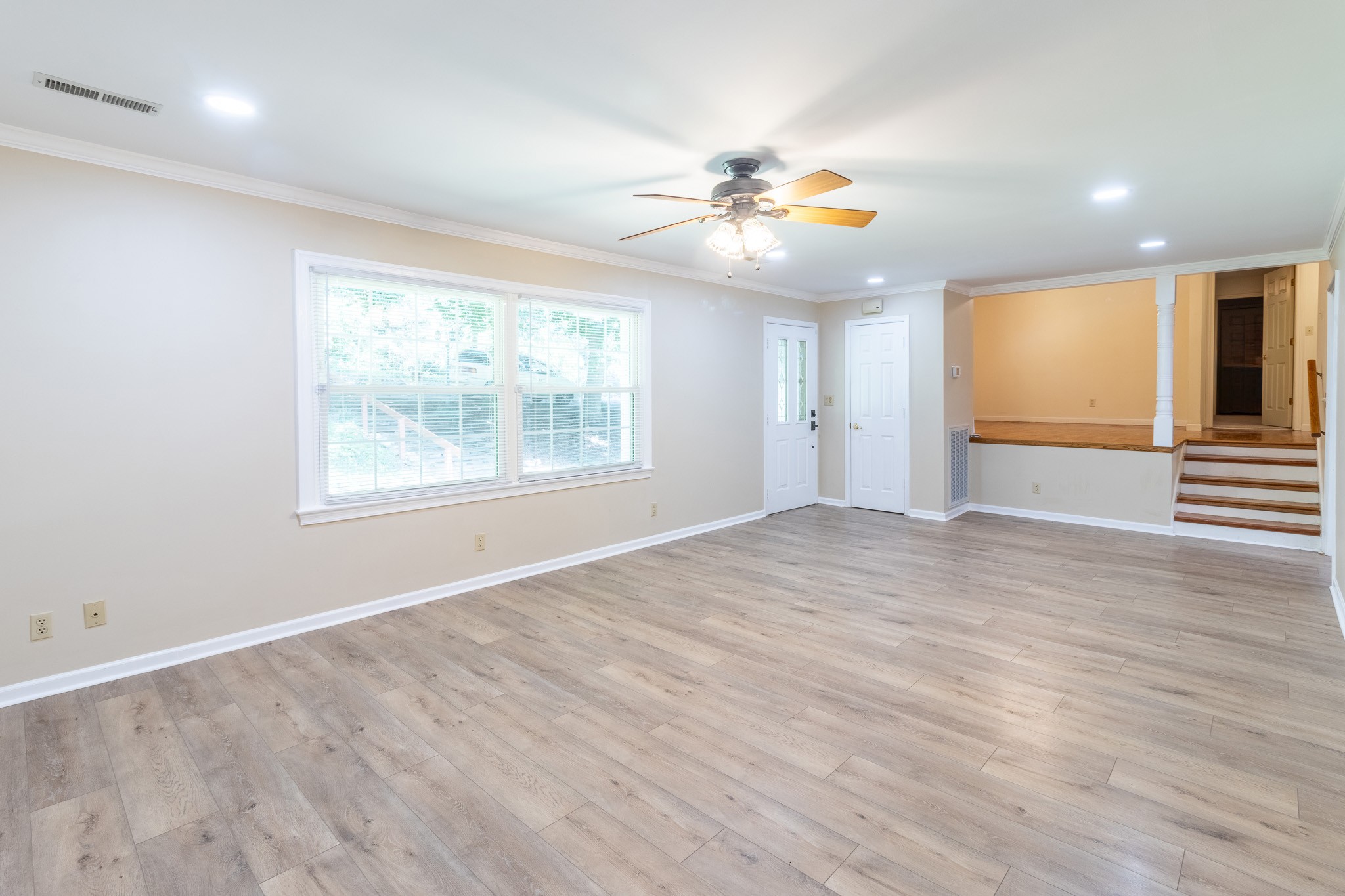 1515 Crestway Drive Property Photo 4