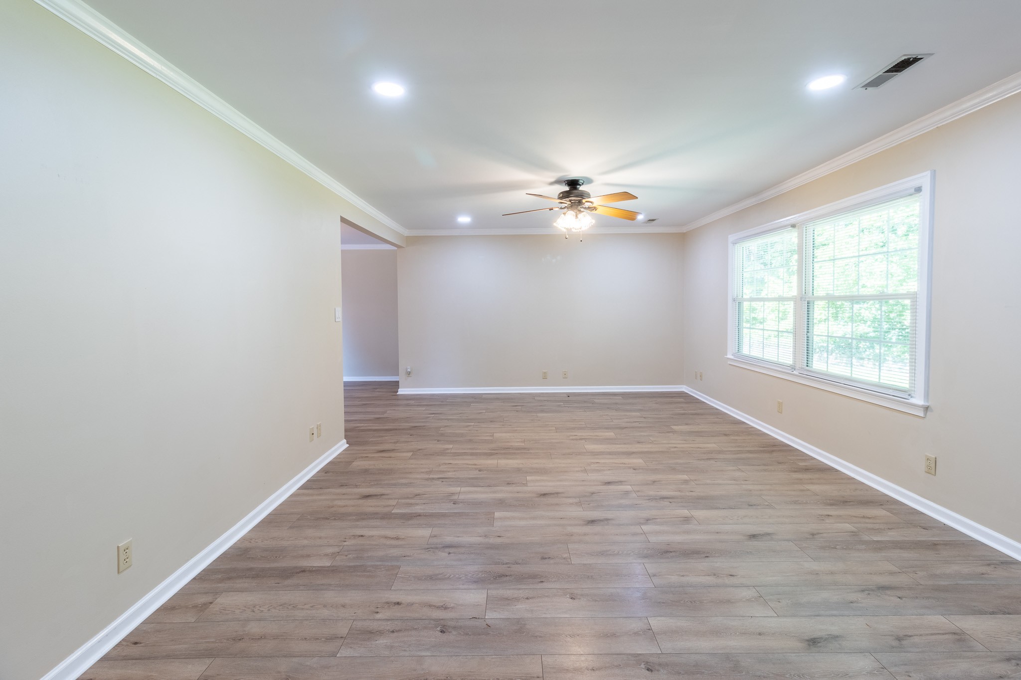 1515 Crestway Drive Property Photo 6